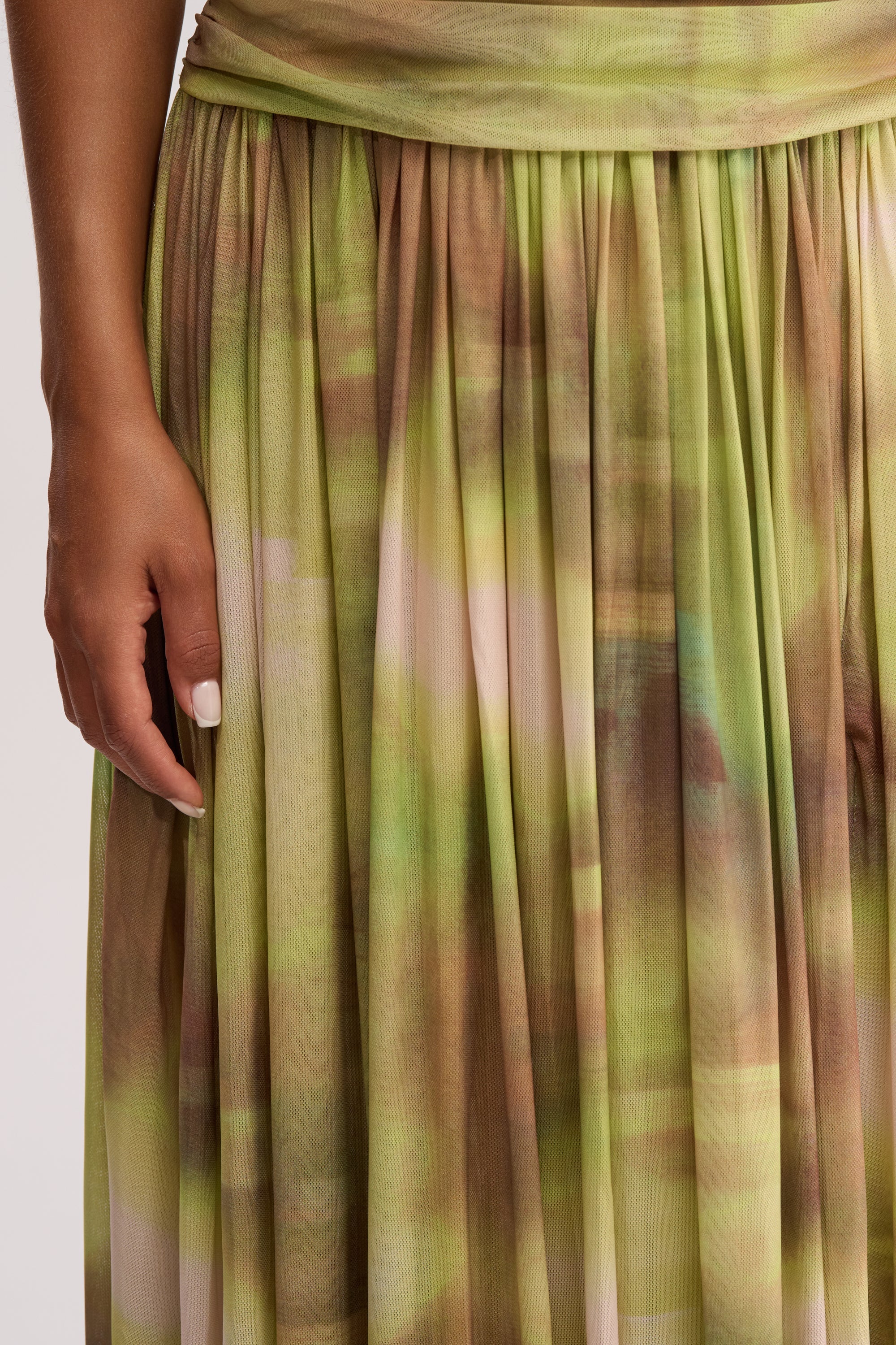 TEA TIME ABSTRACT MAXI DRESS IN GREEN