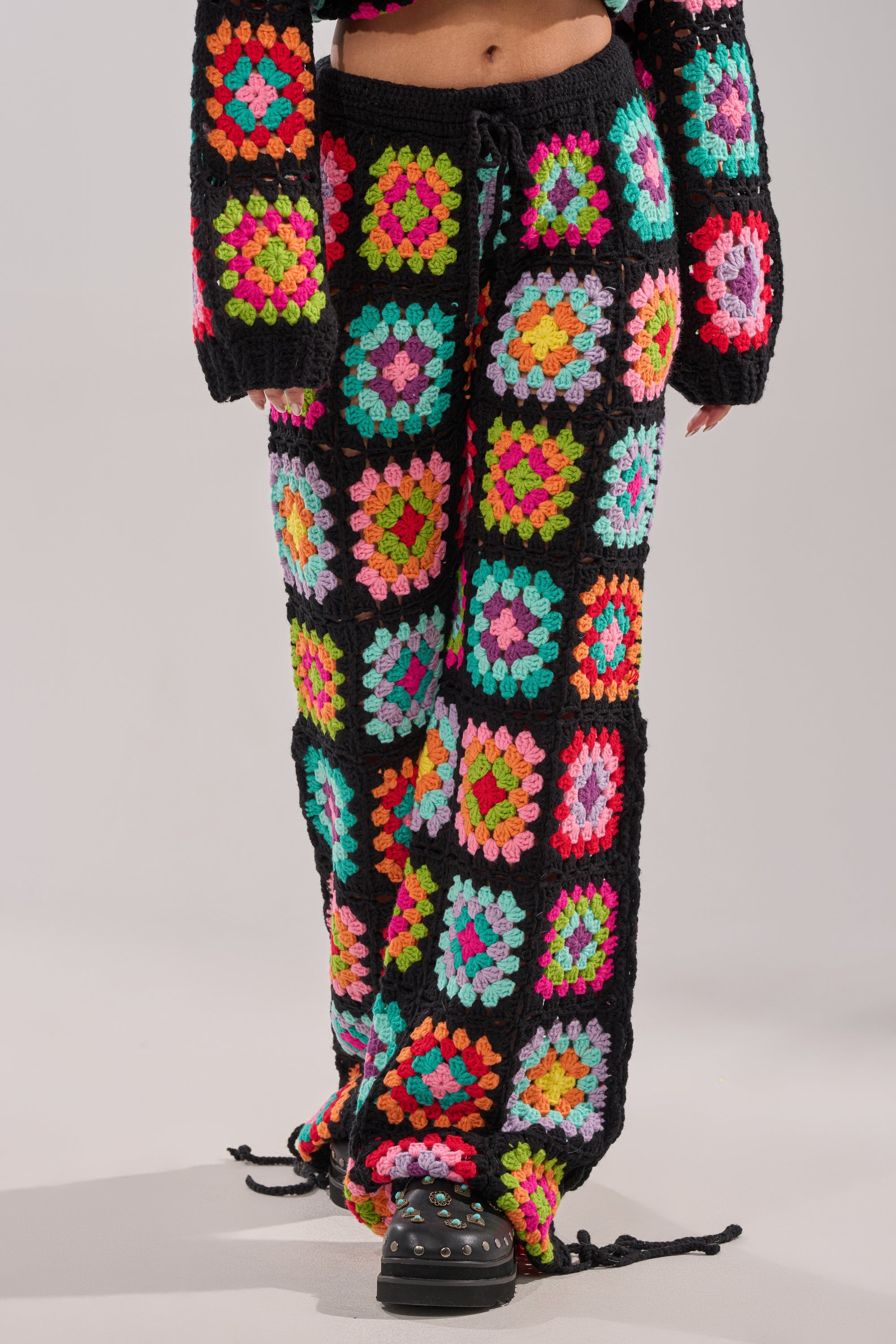 FESTIVAL GIRLY OVERSIZED CROCHET PANT IN MULTI