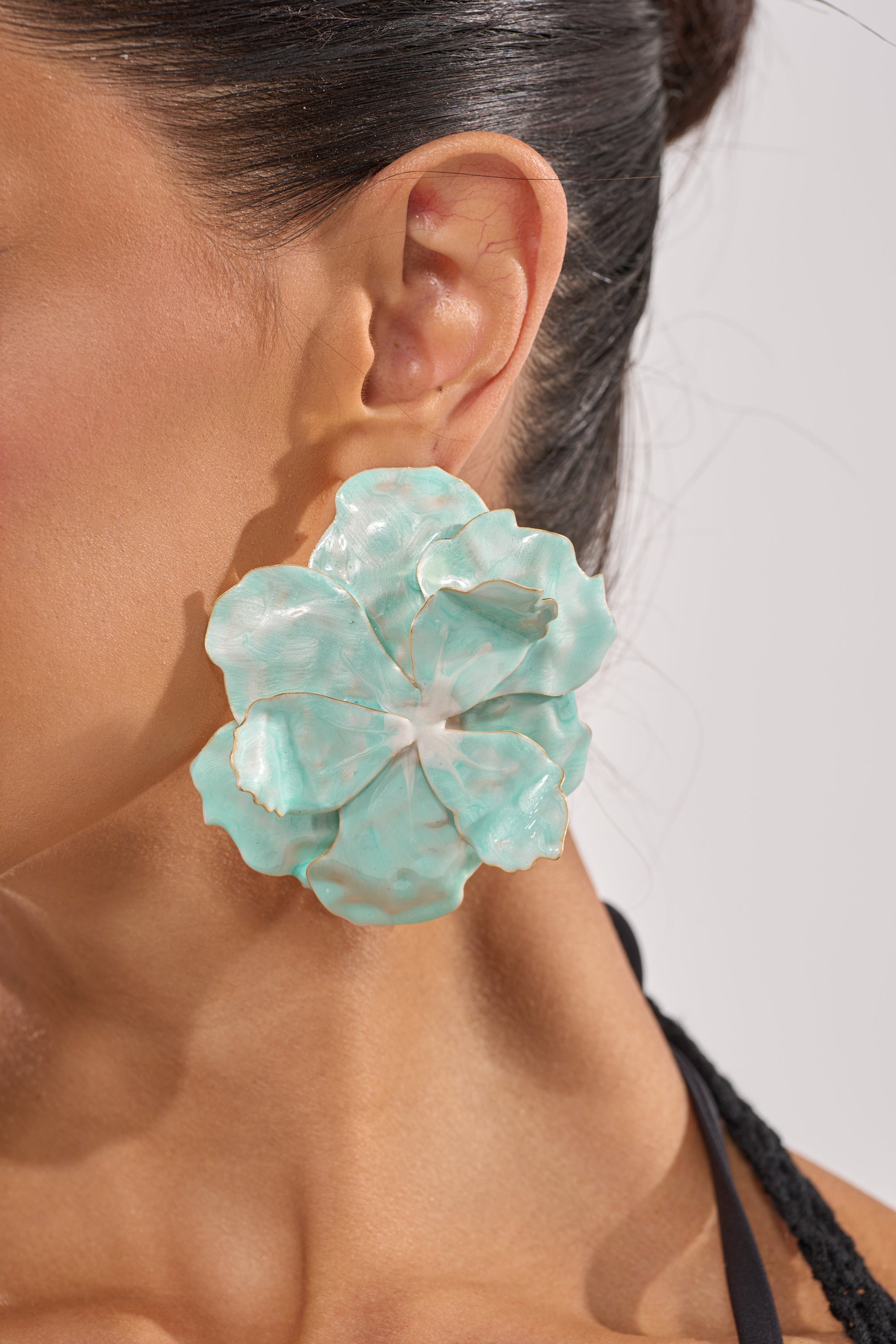 FLOWER POWER BLUE EARRING