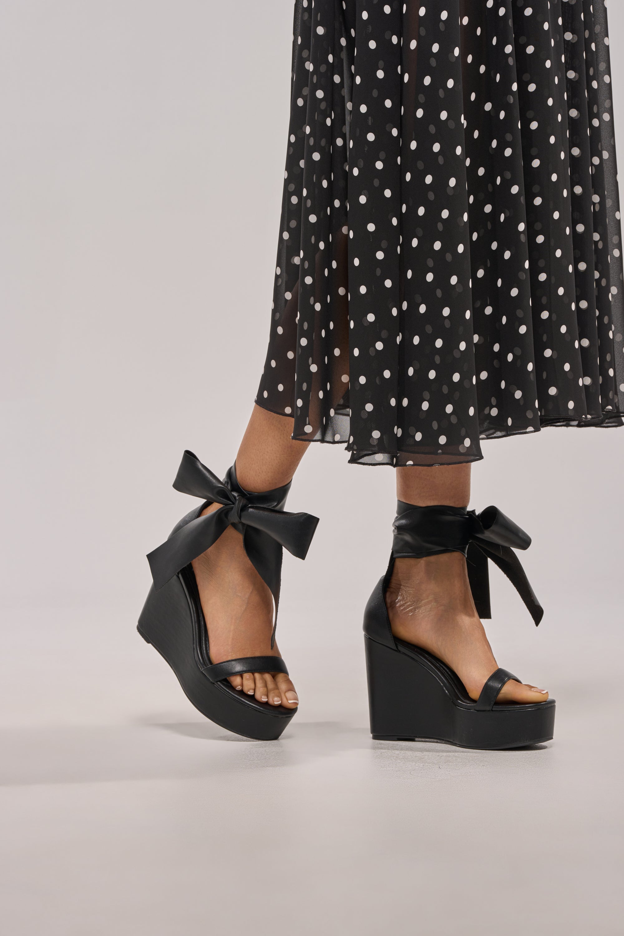 AZALEA WANG EMEKA BLACK WEDGE SANDAL