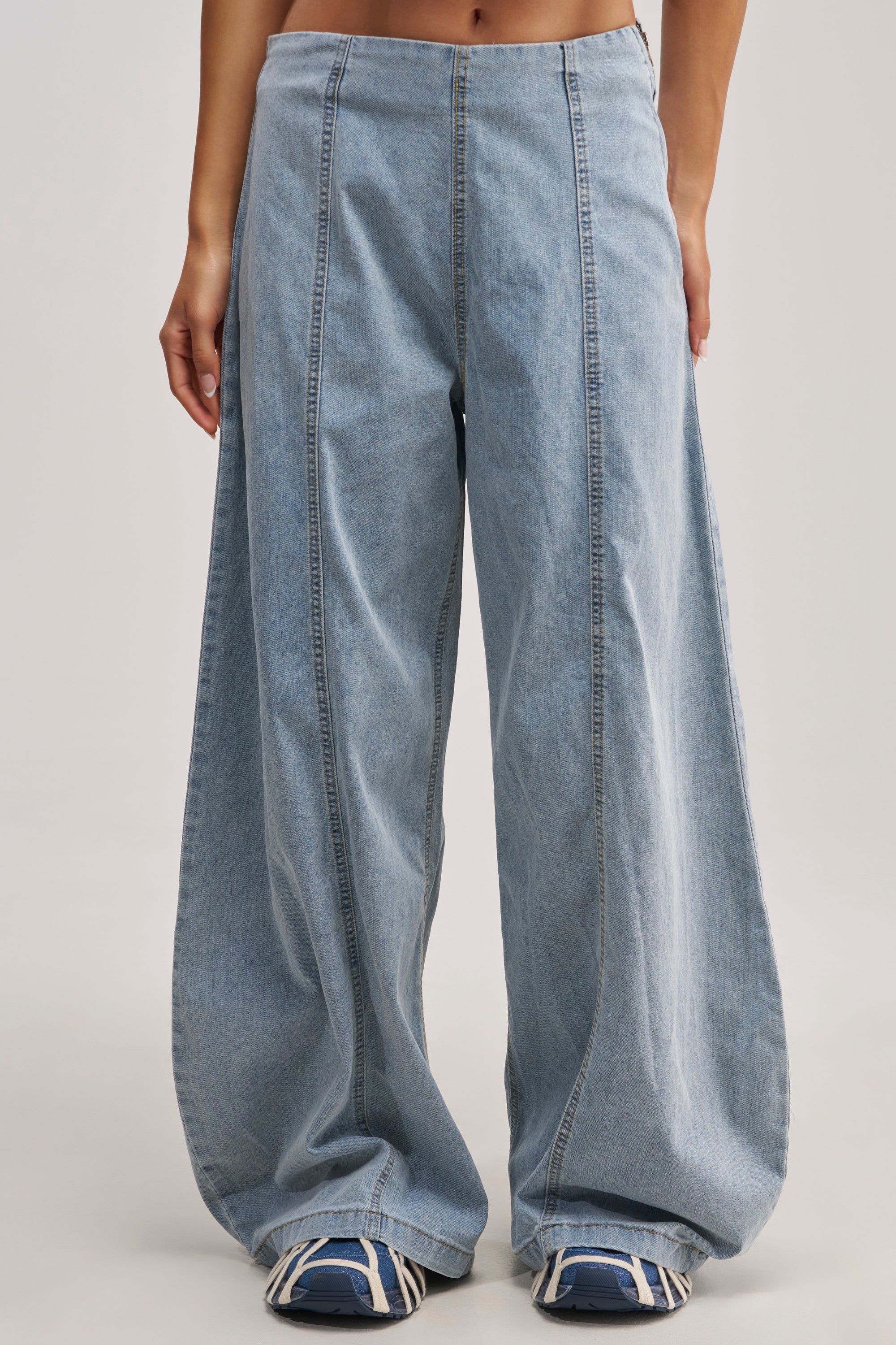 JUST IN TIME HIGH WAISTED RELAXED DENIM