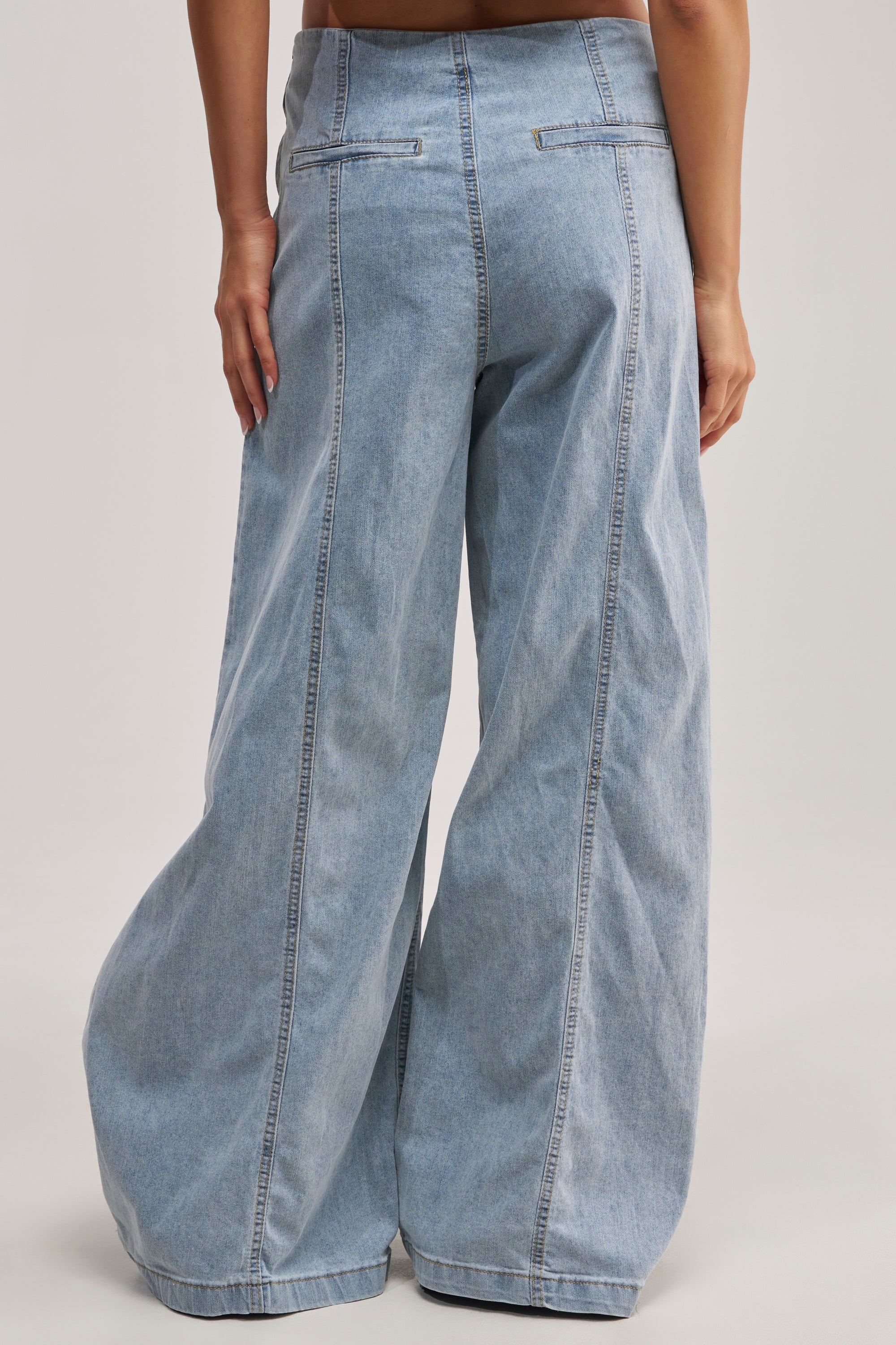 JUST IN TIME HIGH WAISTED RELAXED DENIM