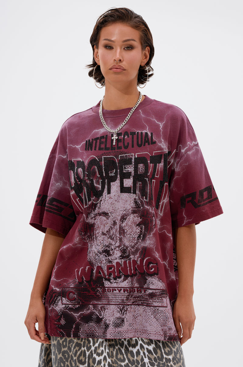 FIRST ROW INTELLECTUAL PROPERTY GRAPHIC TEE IN BURGUNDY