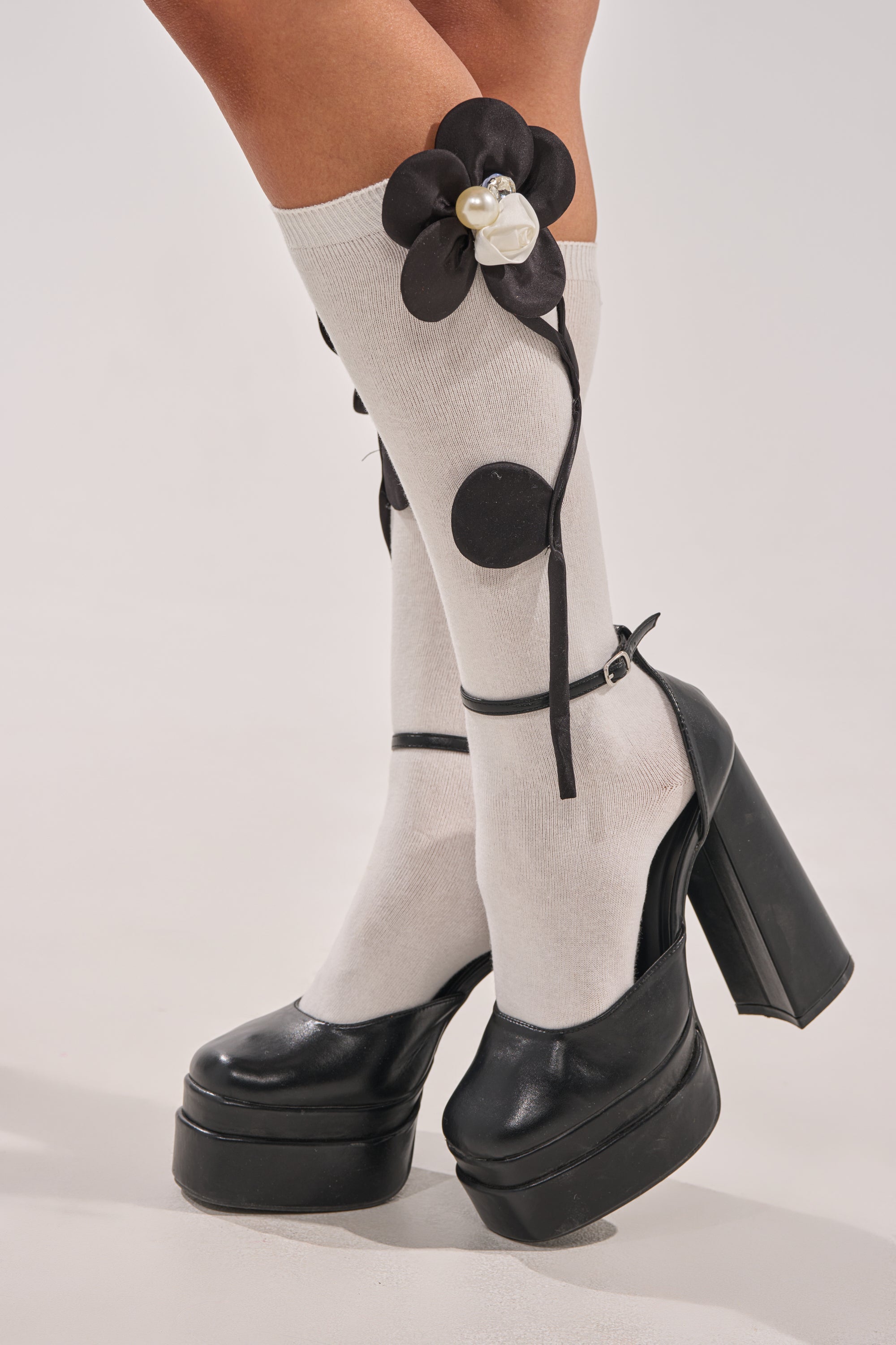 FLOWER POWER APPLIQUE SOCKS