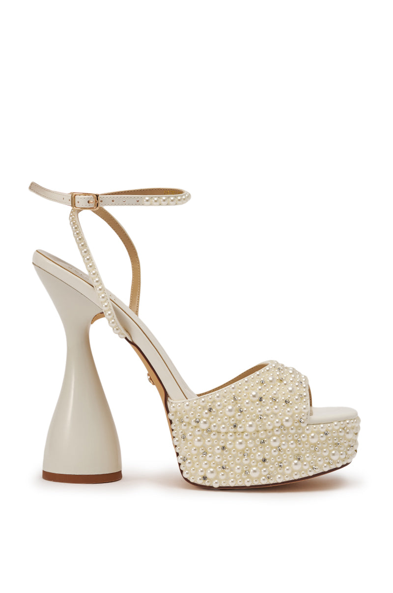 AKIRA GOLD GALINDA WHITE PEARL CHUNKY SANDAL