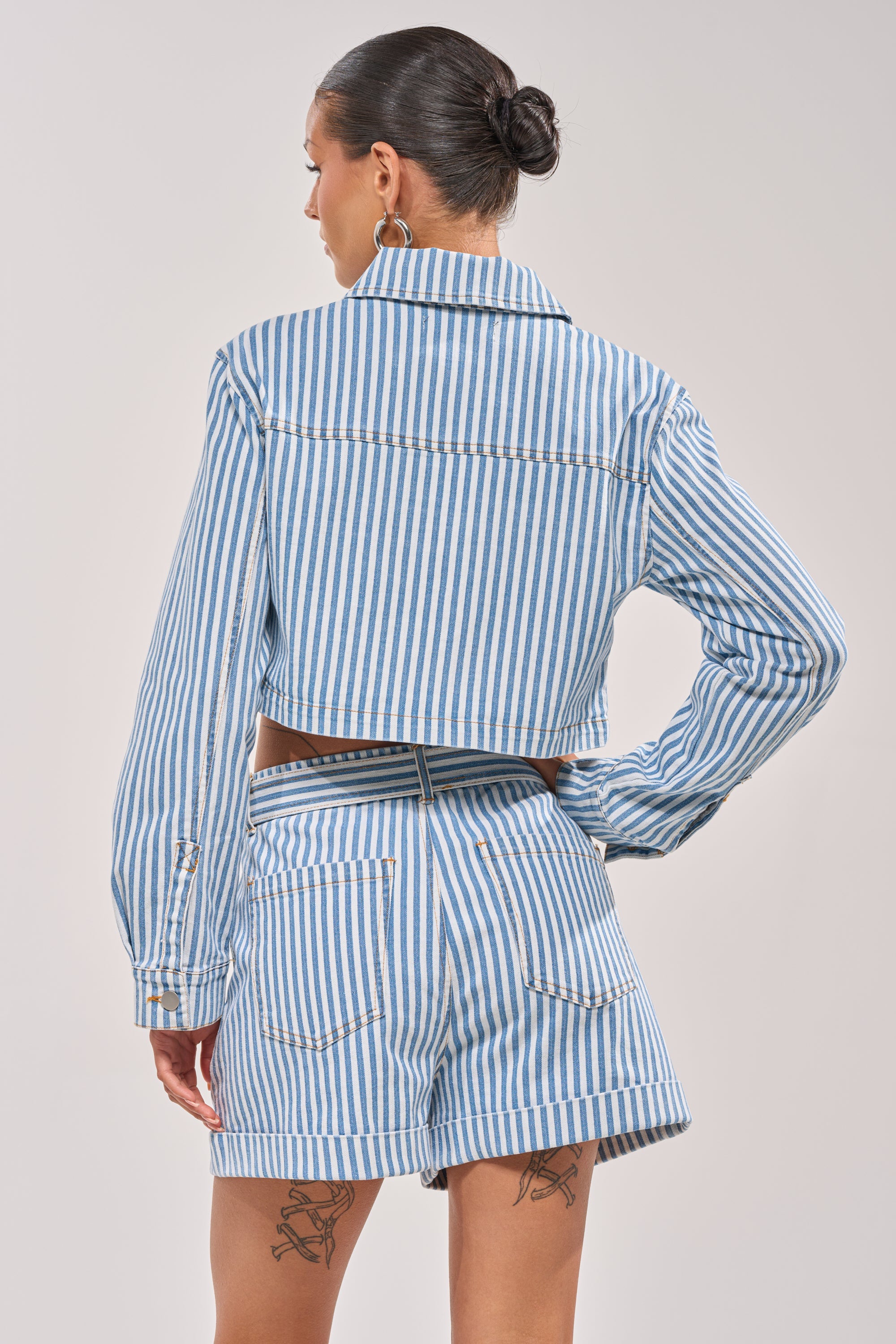 VACA VIBES BUTTON DOWN