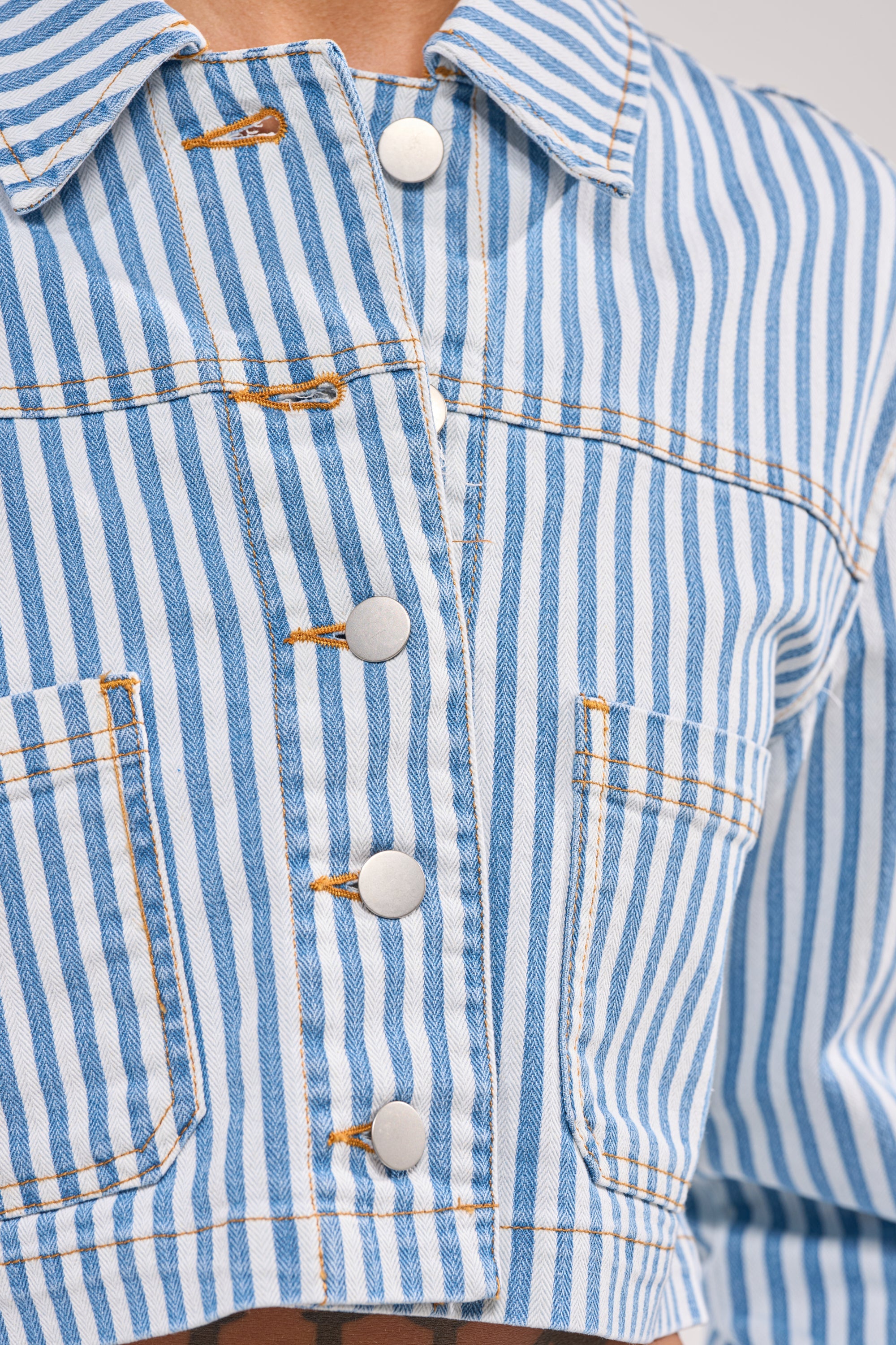 VACA VIBES BUTTON DOWN