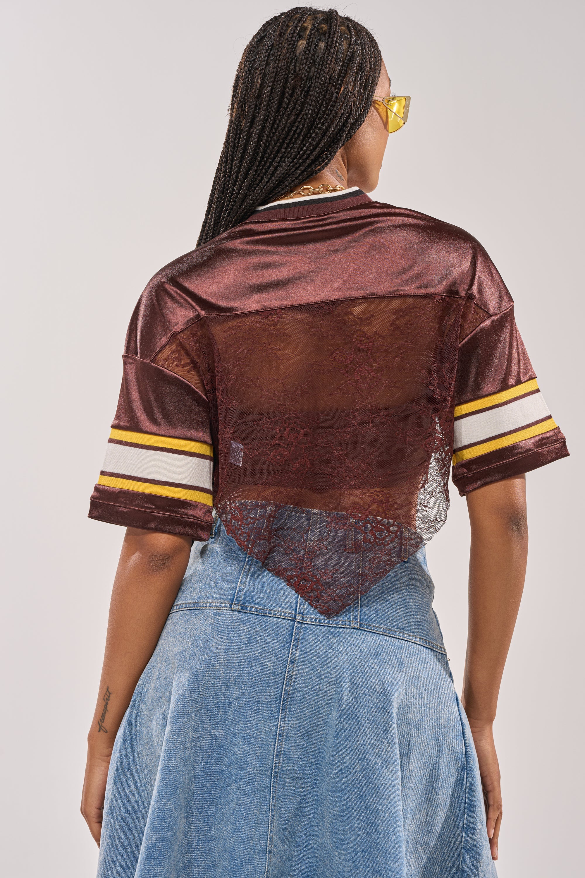 LUCKY LACE JERSEY TOP IN BROWN
