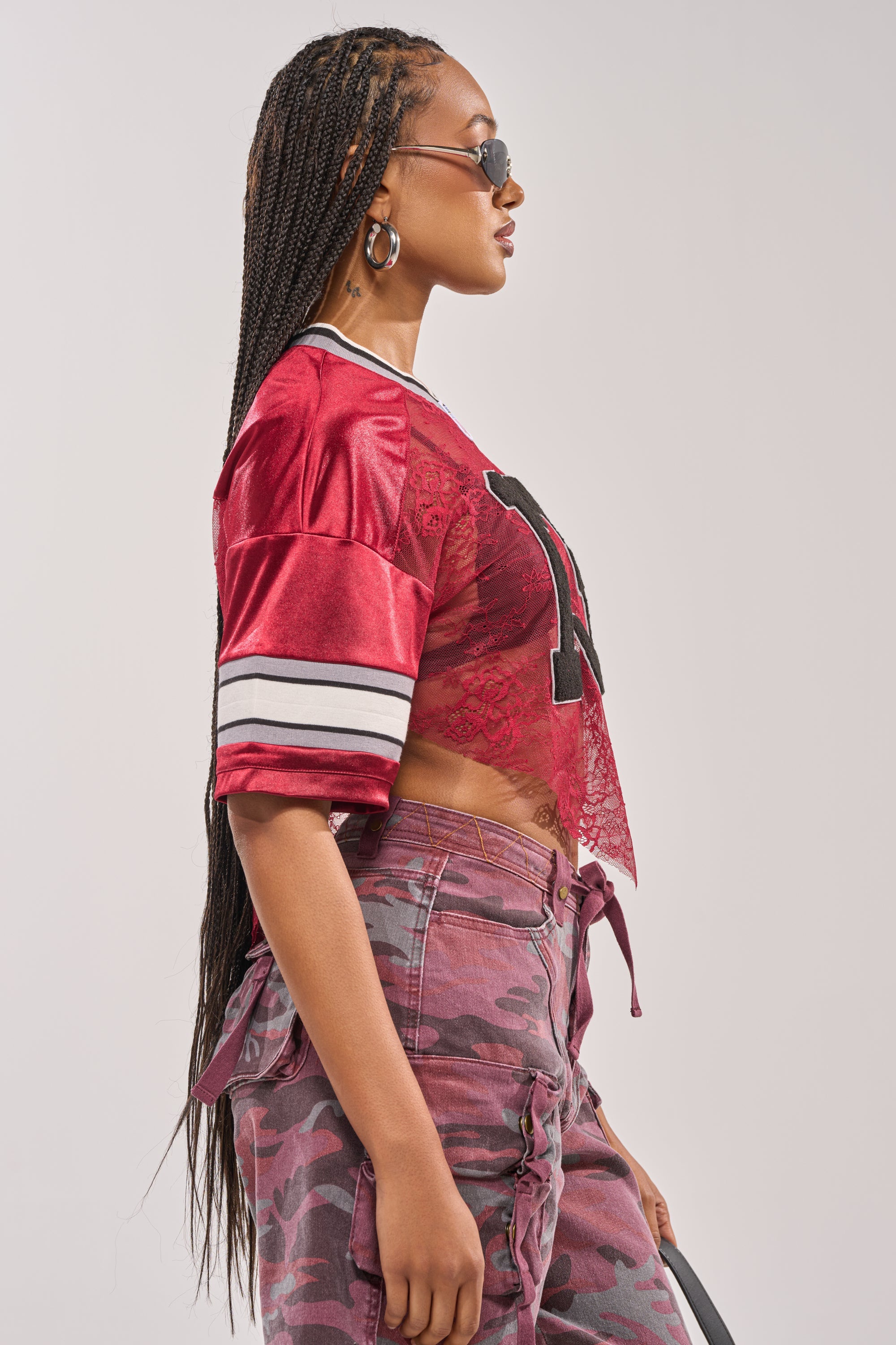 LUCKY LACE JERSEY TOP IN BURGUNDY