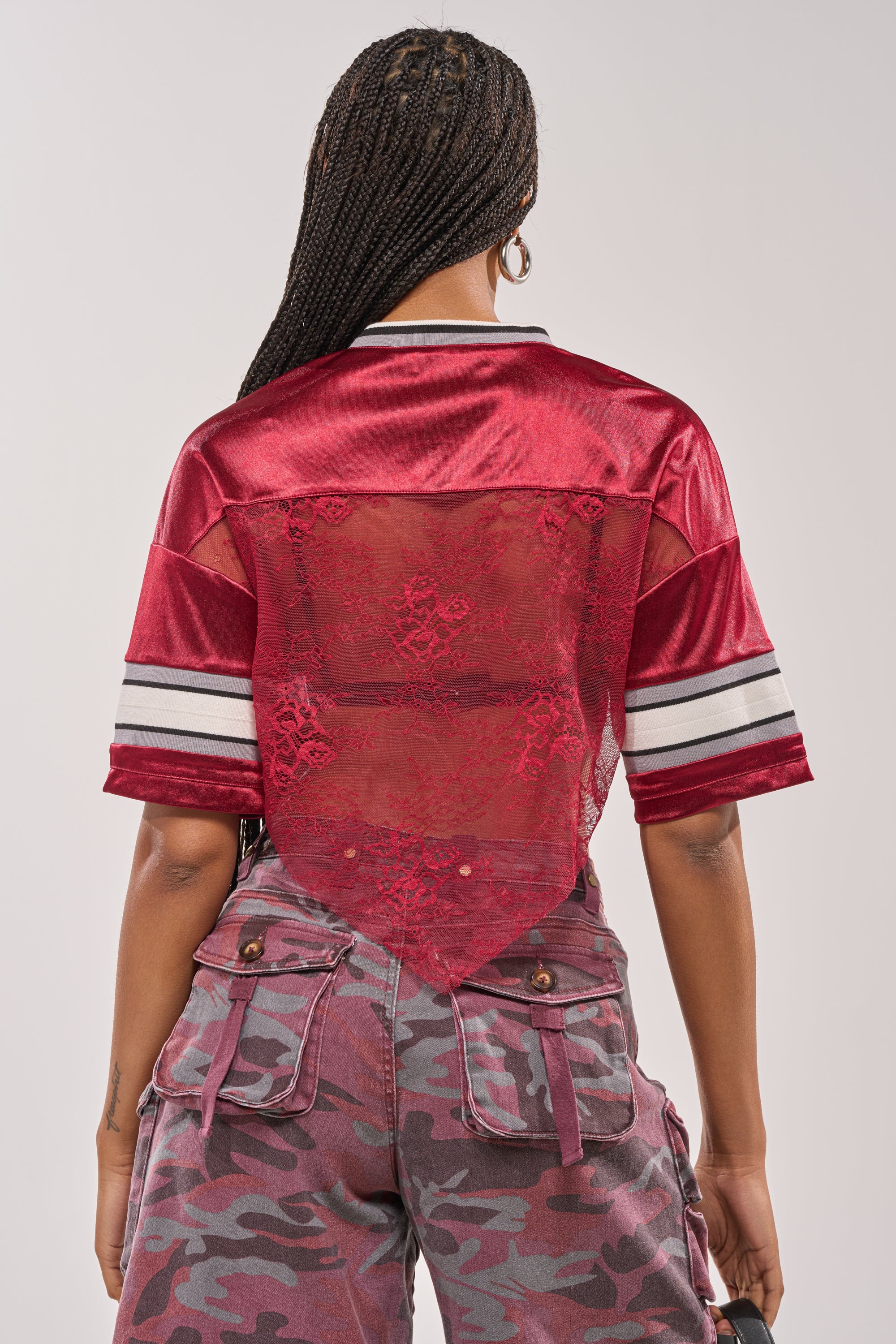 LUCKY LACE JERSEY TOP IN BURGUNDY