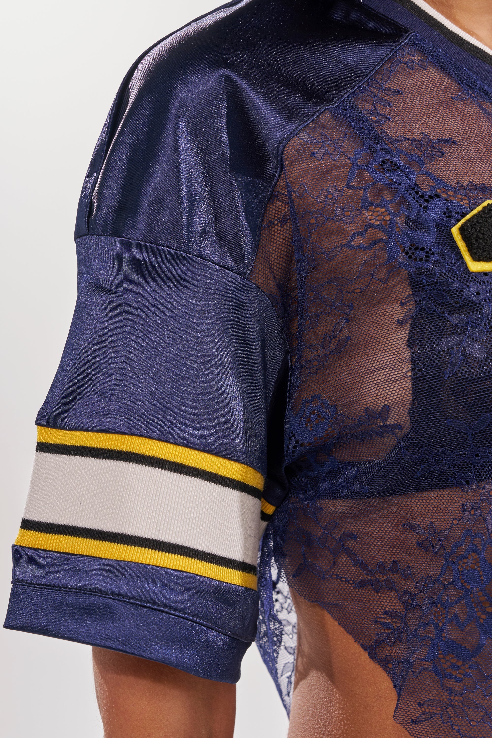 LUCKY LACE JERSEY TOP IN NAVY