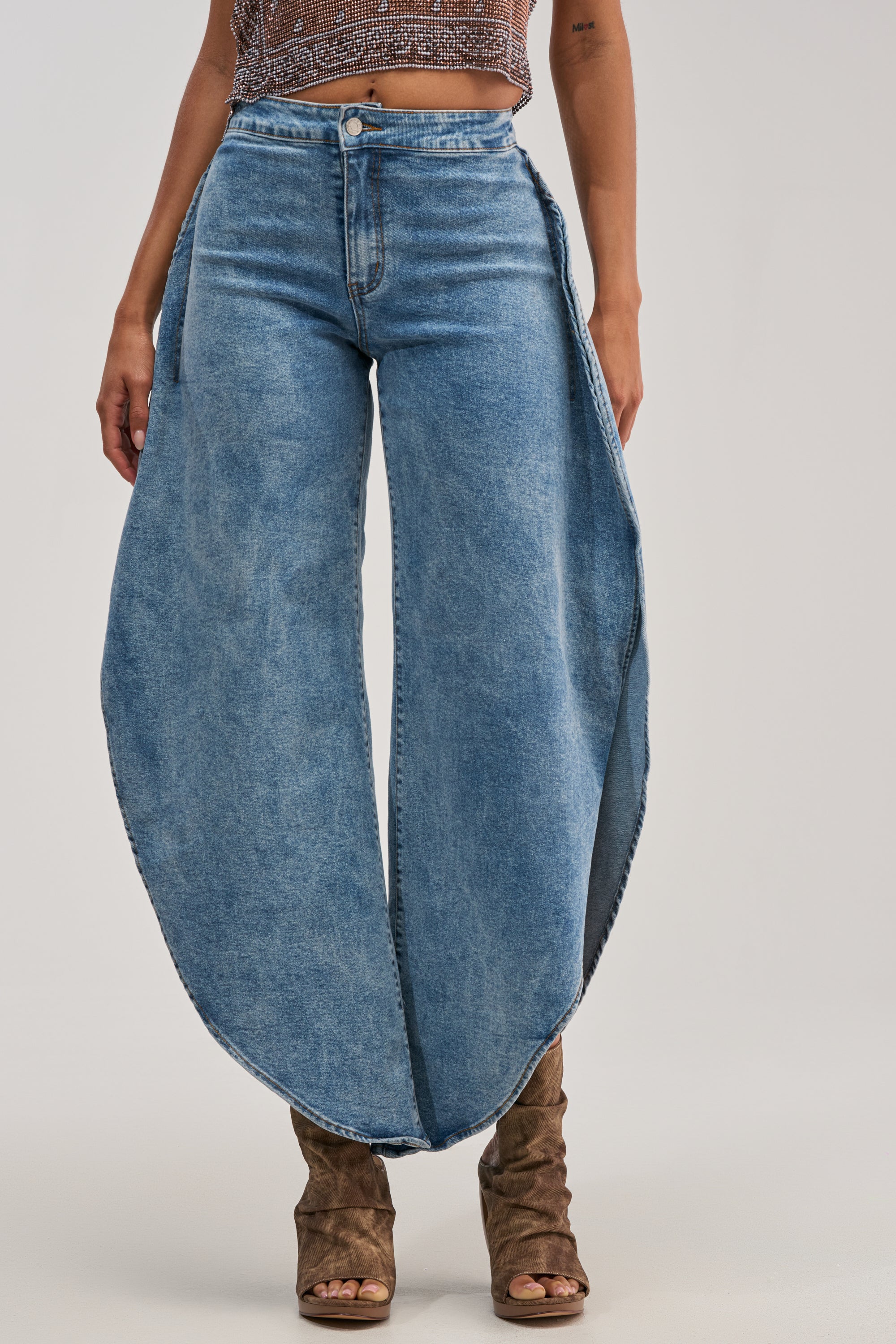 FEEL THE AIR RELAXED DENIM WITH SIDE OPENING