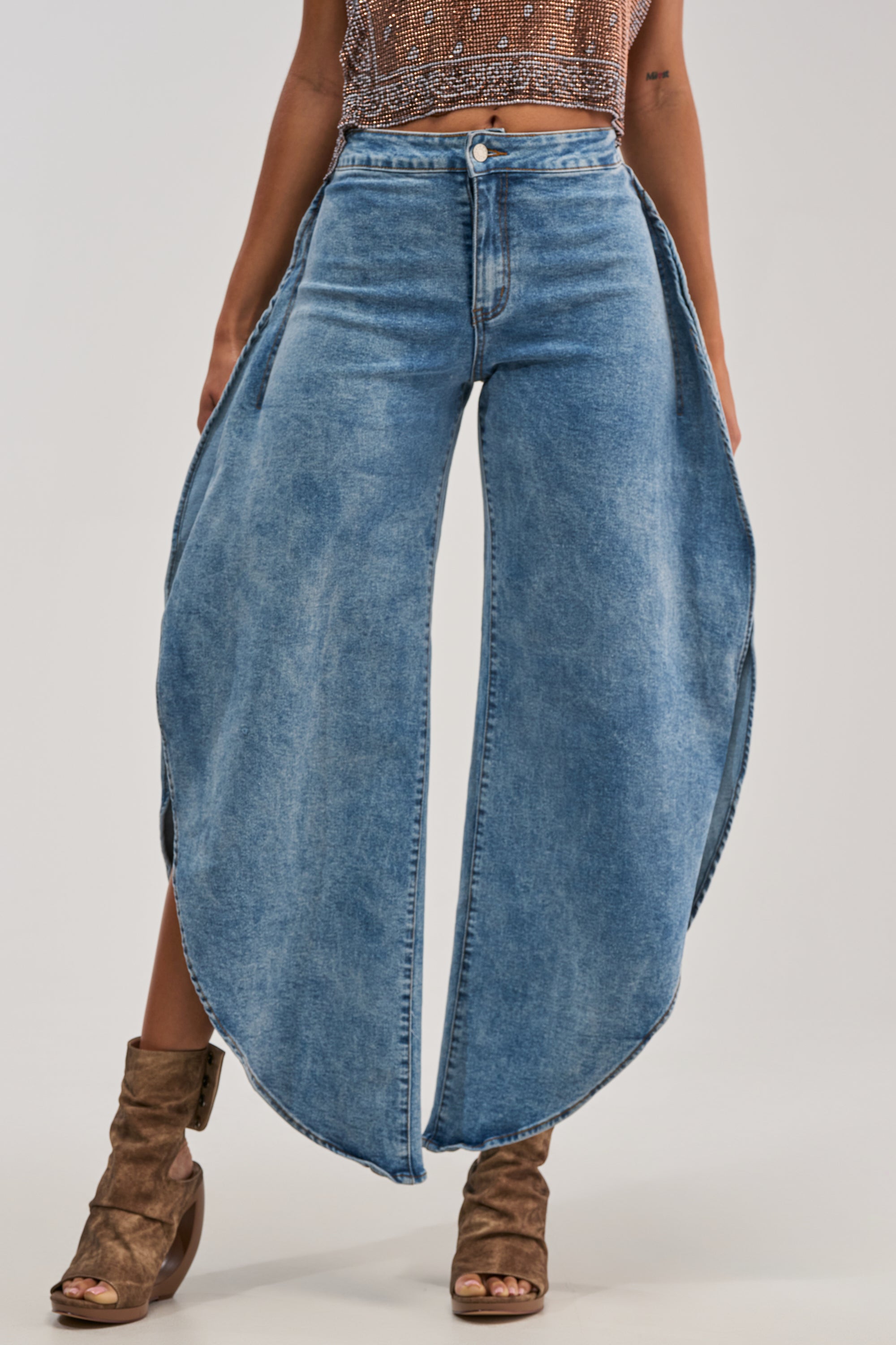 FEEL THE AIR RELAXED DENIM WITH SIDE OPENING