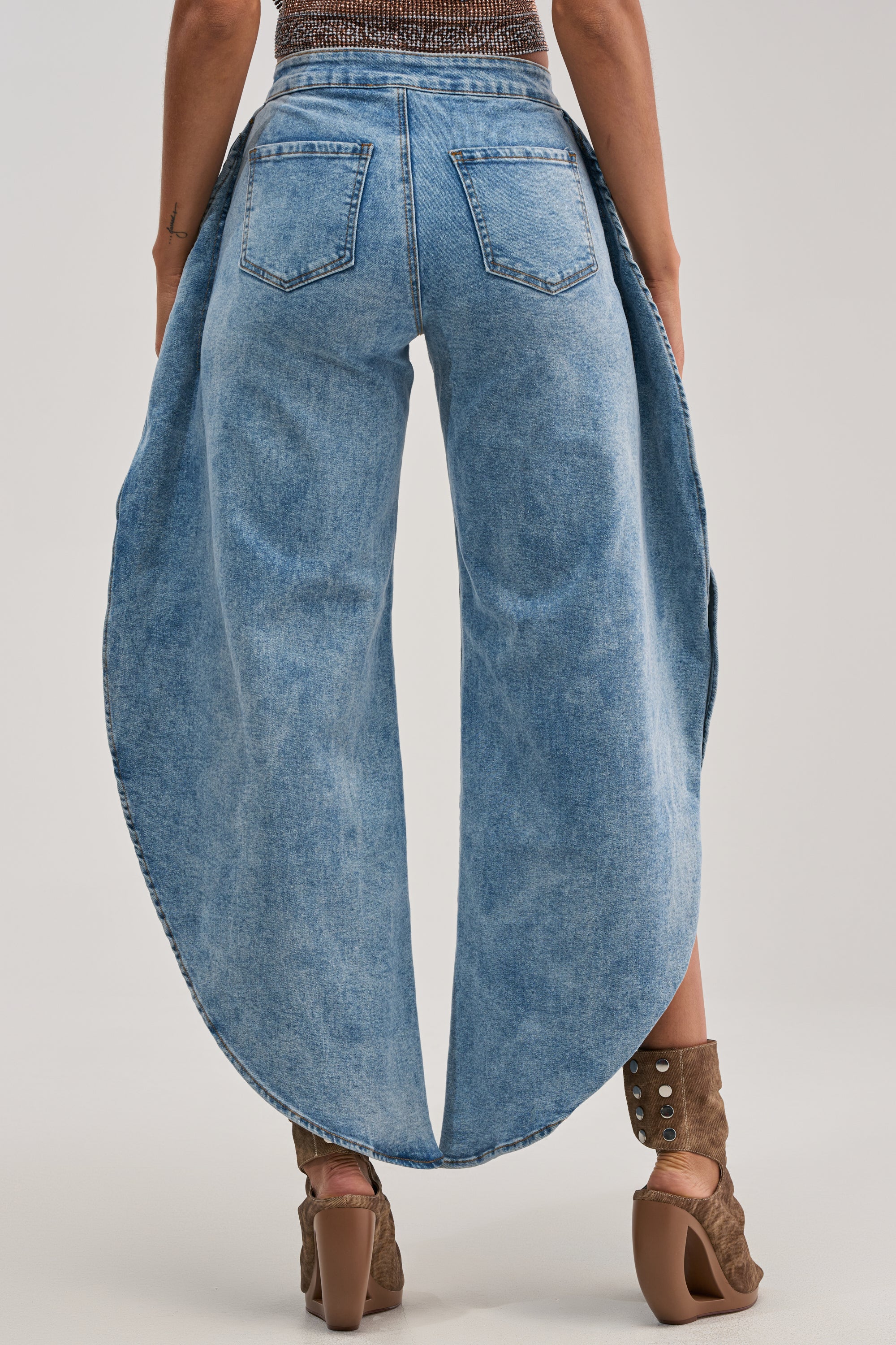 FEEL THE AIR RELAXED DENIM WITH SIDE OPENING