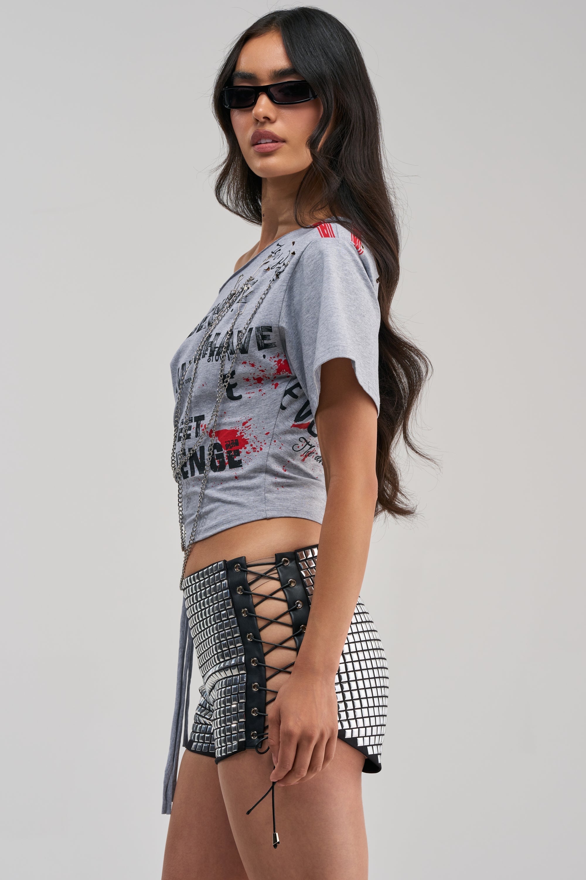 SWEET REVENGE CHAIN DETAIL TEE