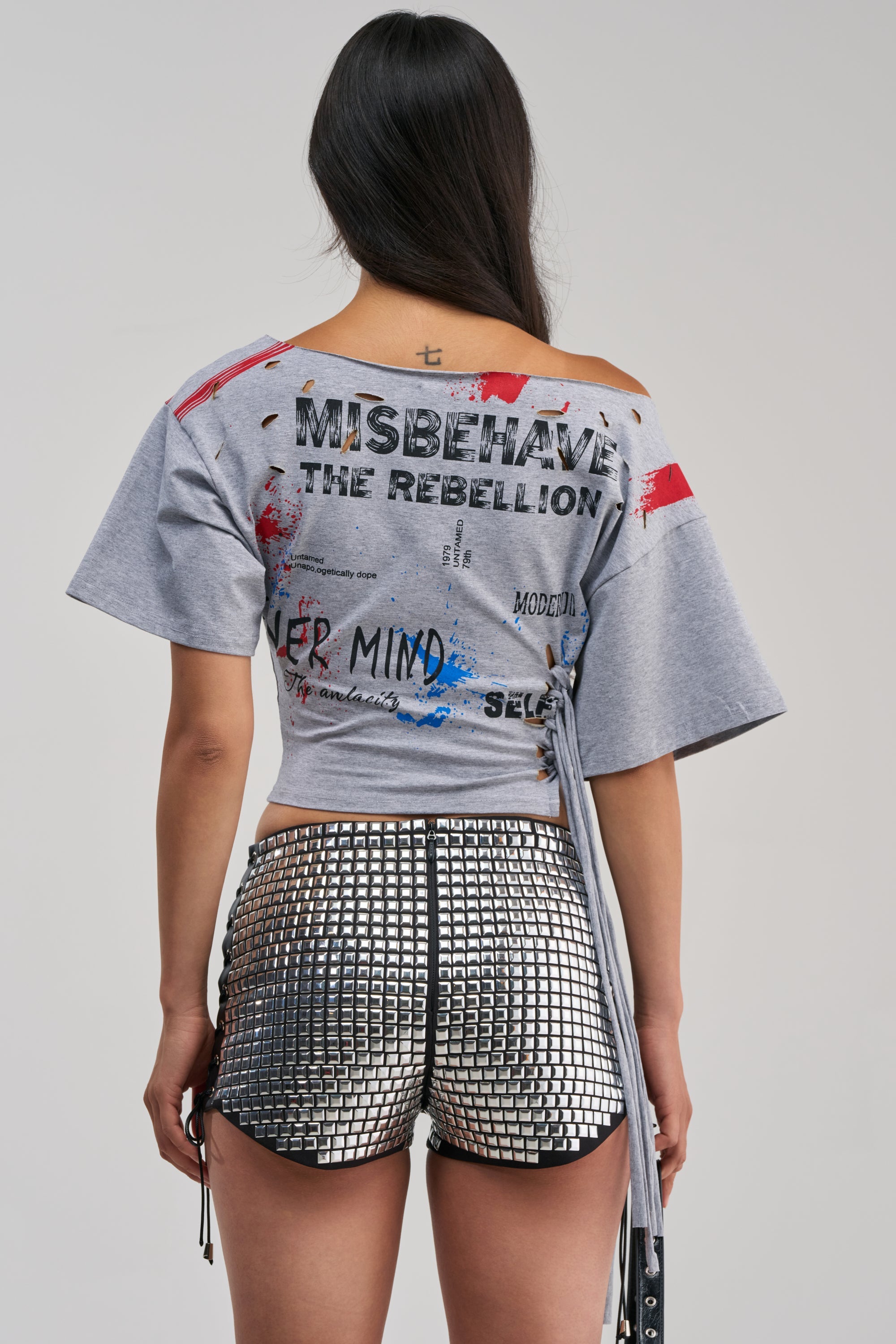 SWEET REVENGE CHAIN DETAIL TEE