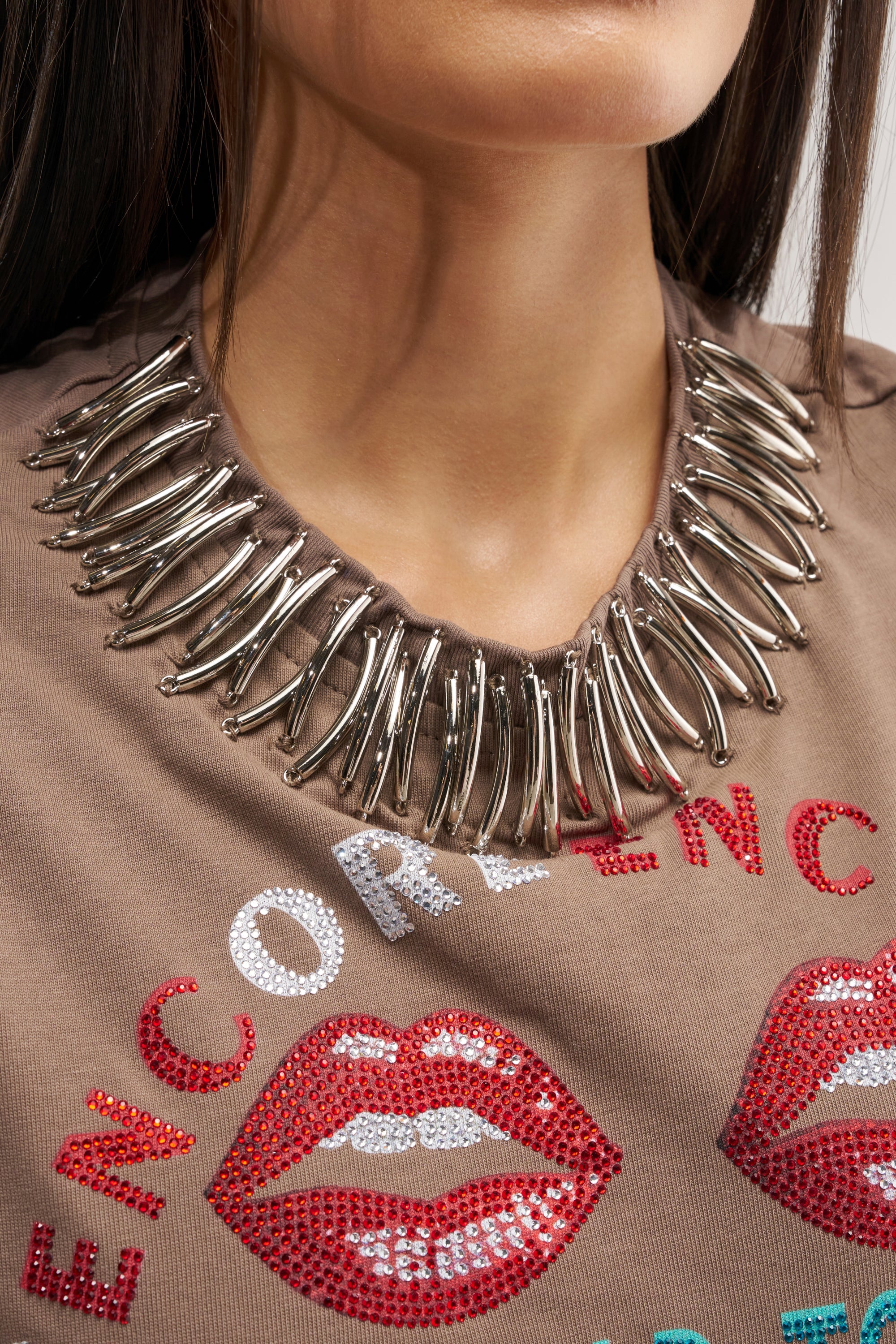 ENCORE GRAPHIC CROPPED TEE