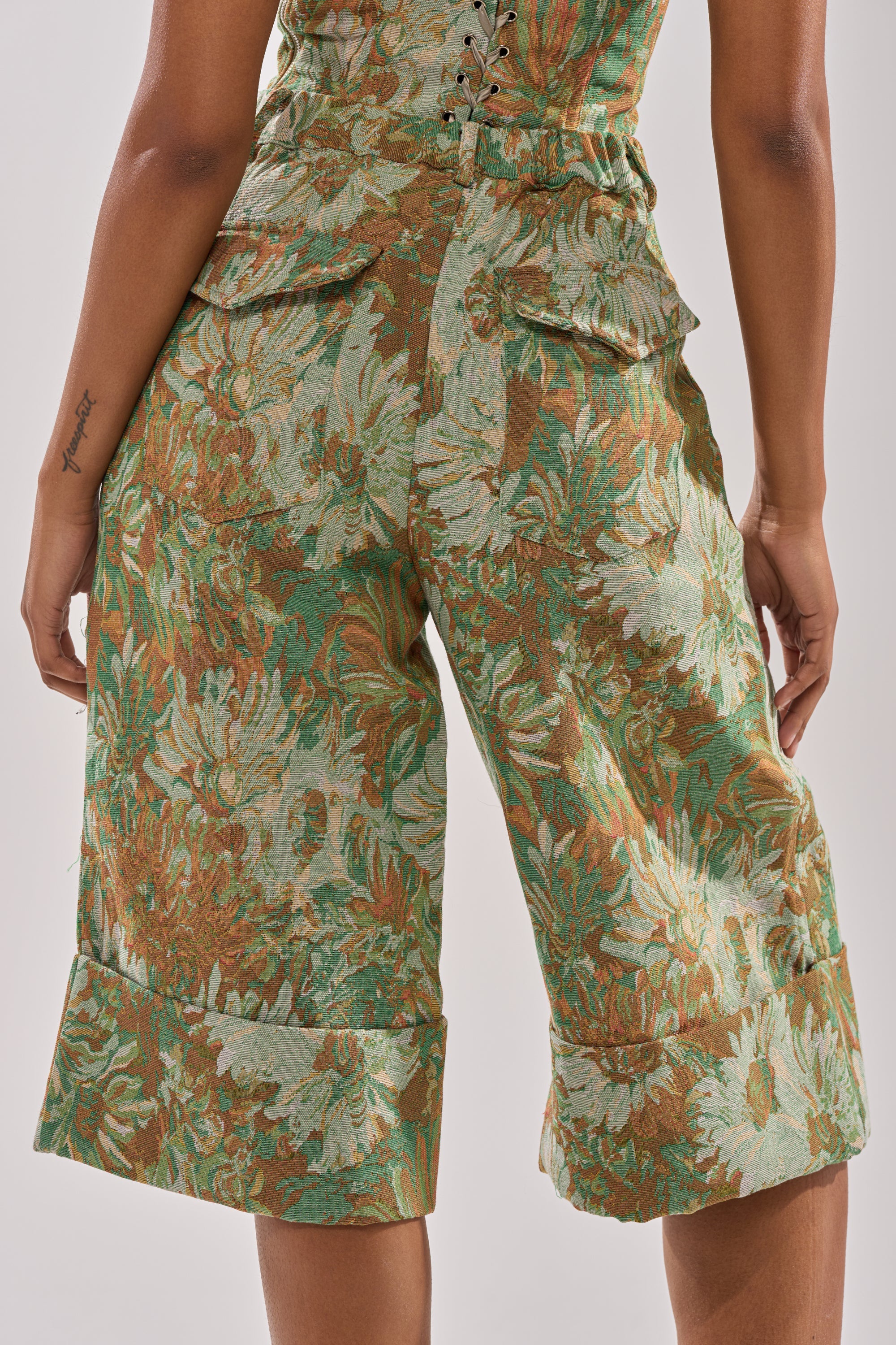 LOVERS FLORAL BERMUDA SHORT