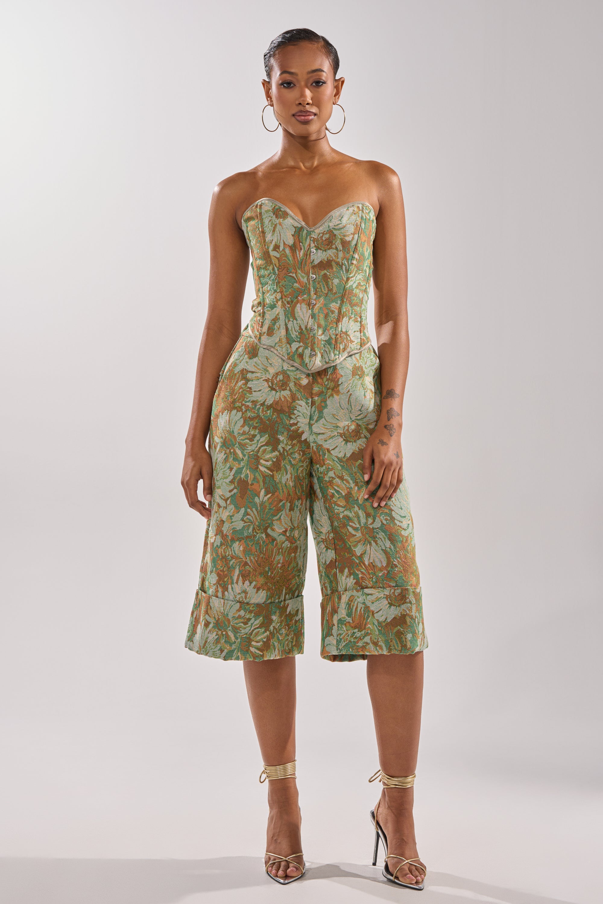 LOVERS FLORAL BERMUDA SHORT