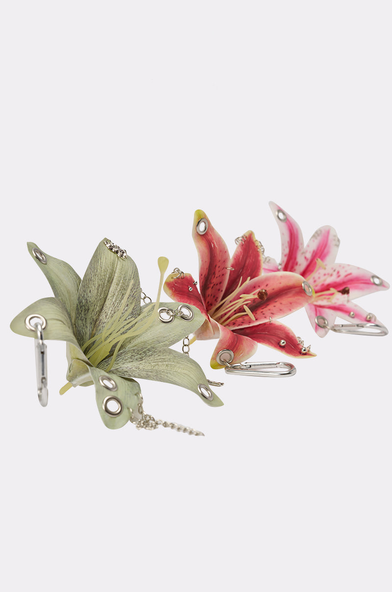 ON THE STREET PIERCED FLOWER KEYCHIAN SET