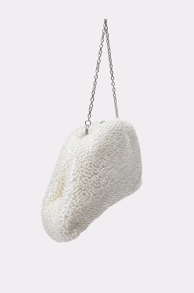 FEEL ME PEARL CLUTCH