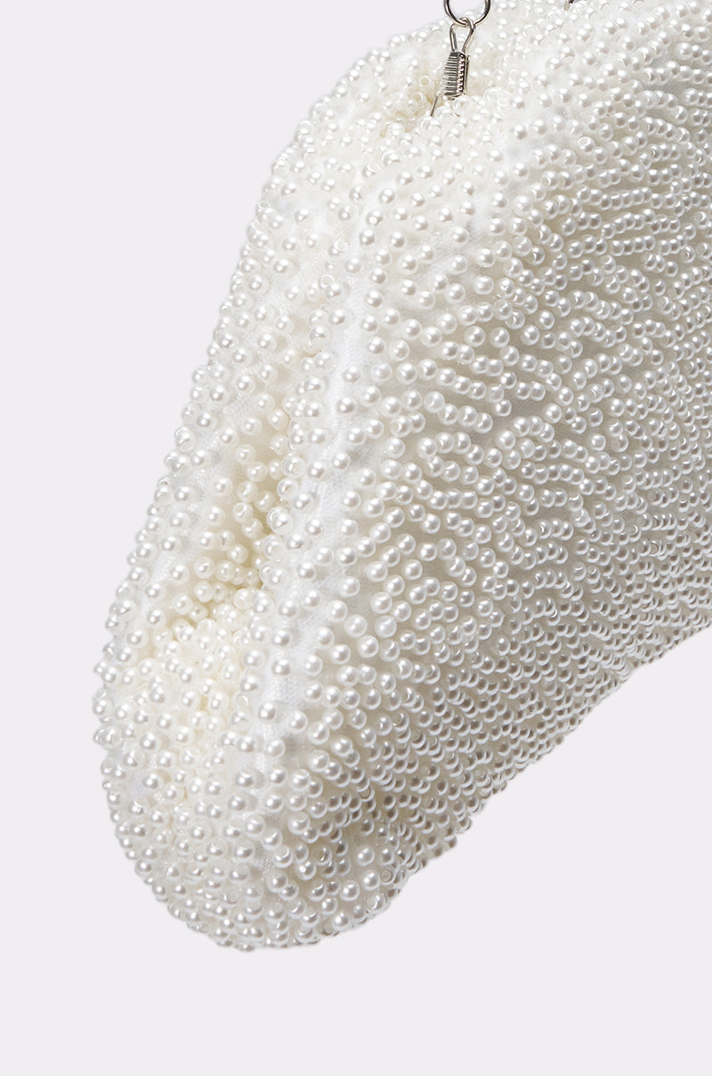 FEEL ME PEARL CLUTCH