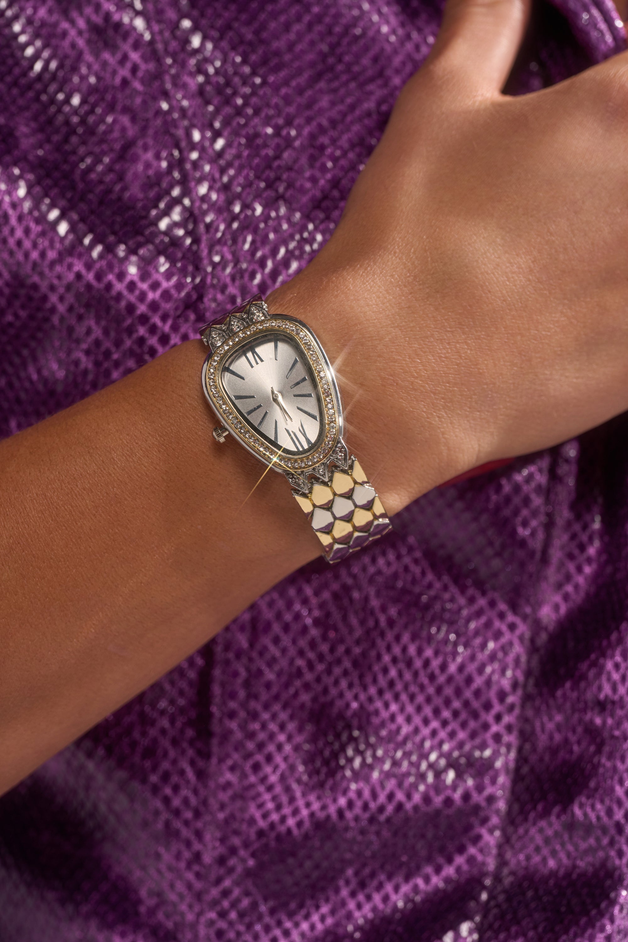 LUXE LIVING WATCH