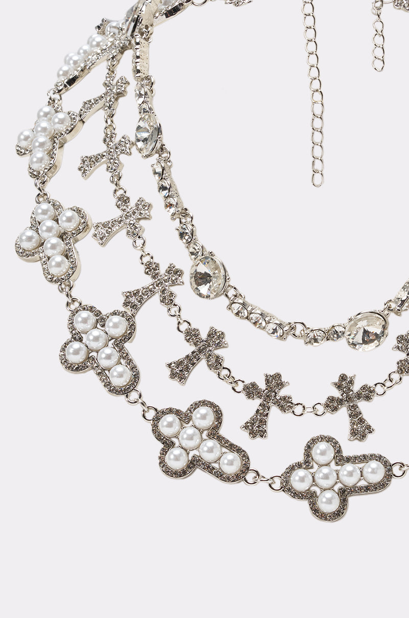 IM OUTSIDE NECKLACE SET