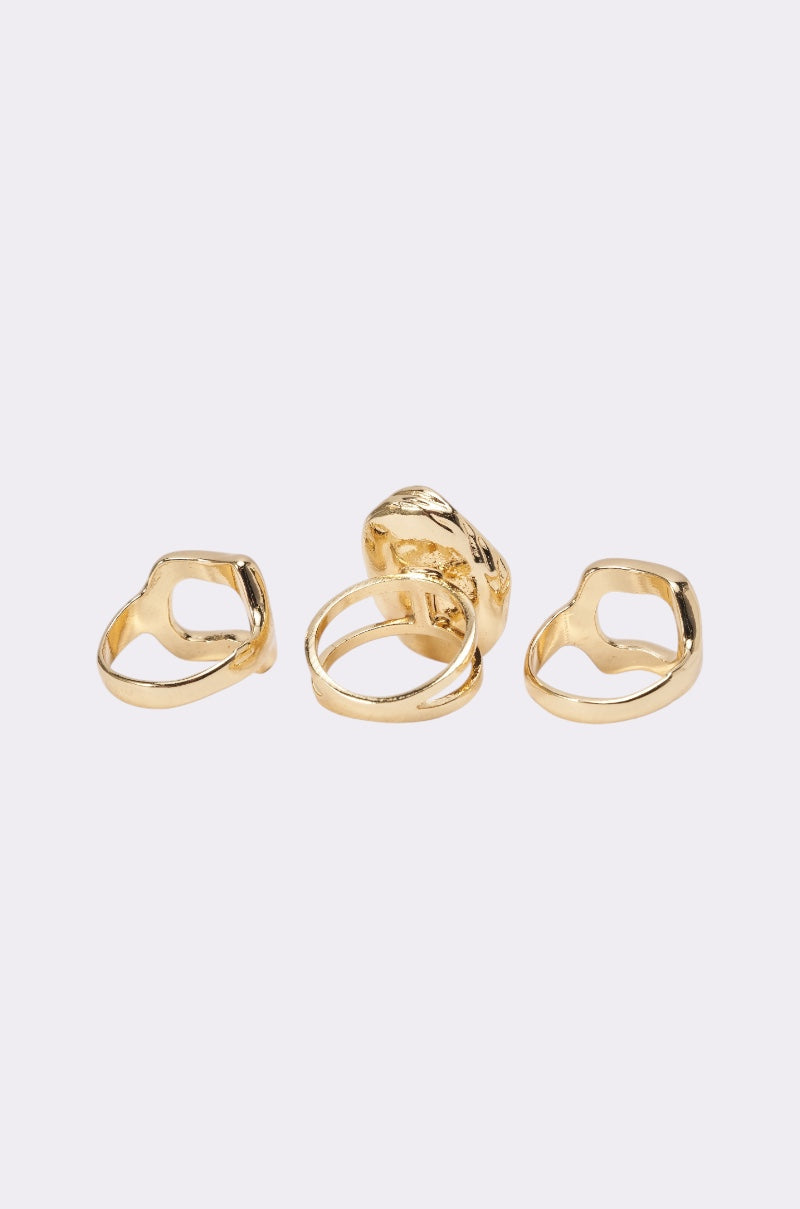 ON A DATE RING SET