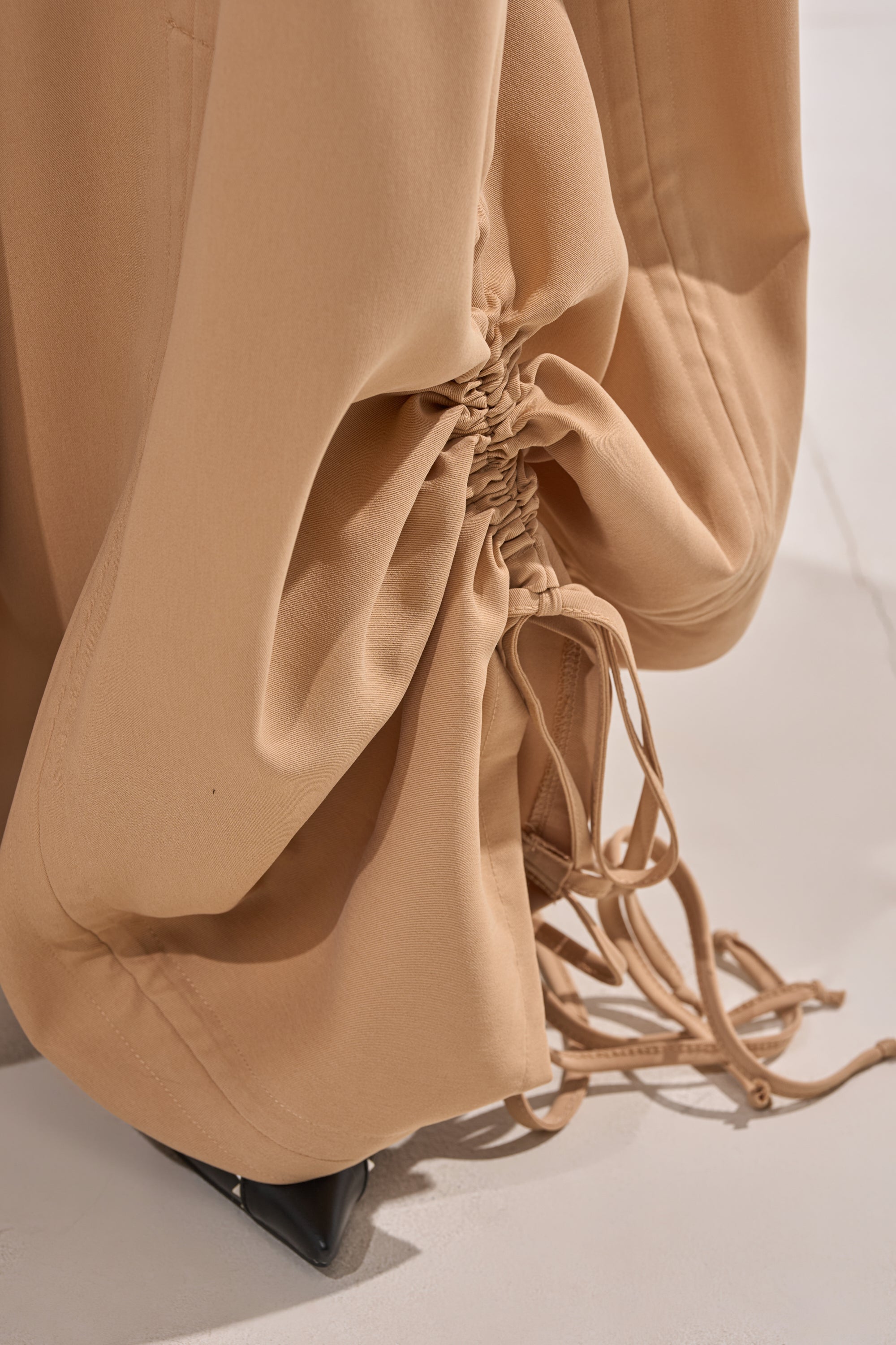 DRAMA RUCHED JOGGER IN KHAKI