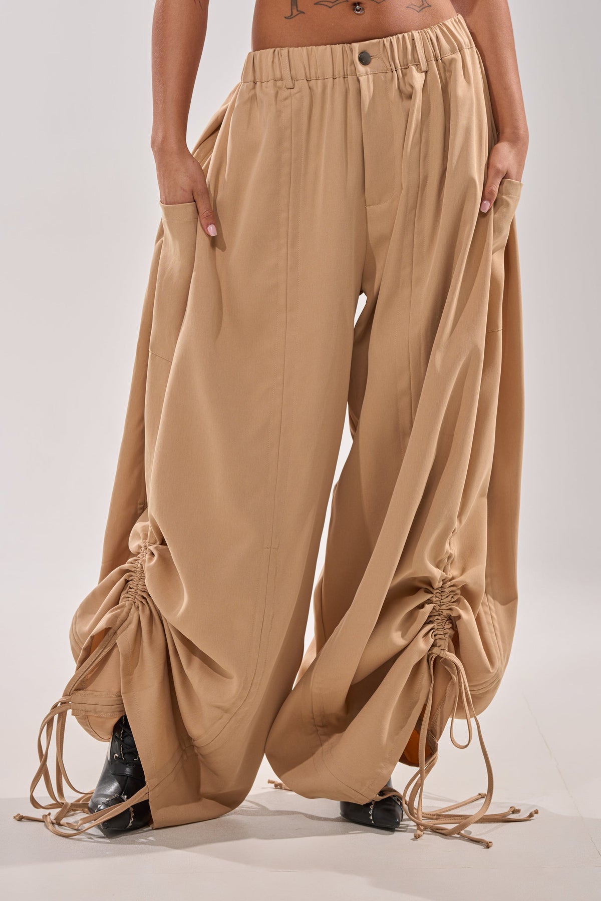 DRAMA RUCHED JOGGER IN KHAKI