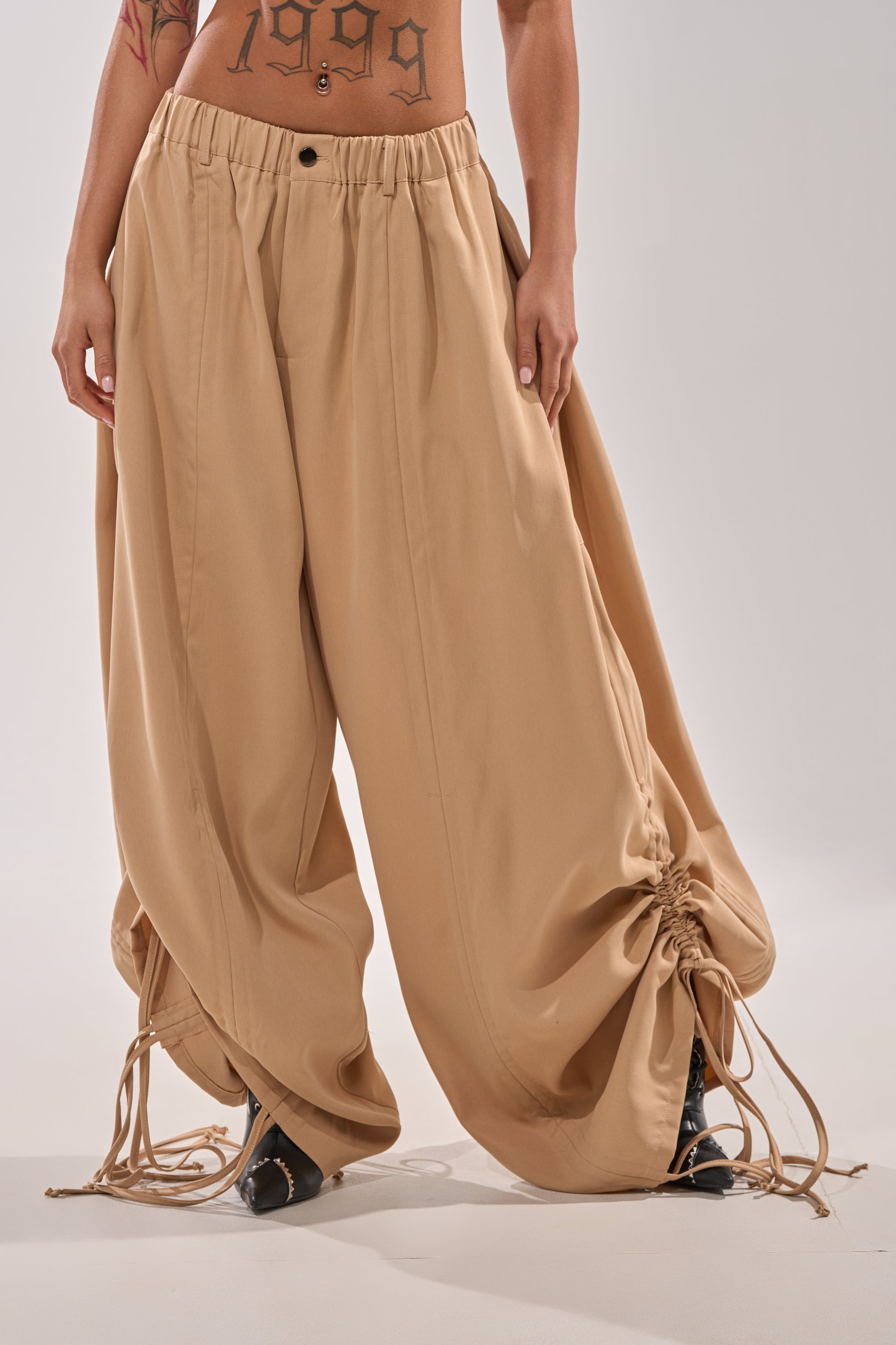 DRAMA RUCHED JOGGER IN KHAKI