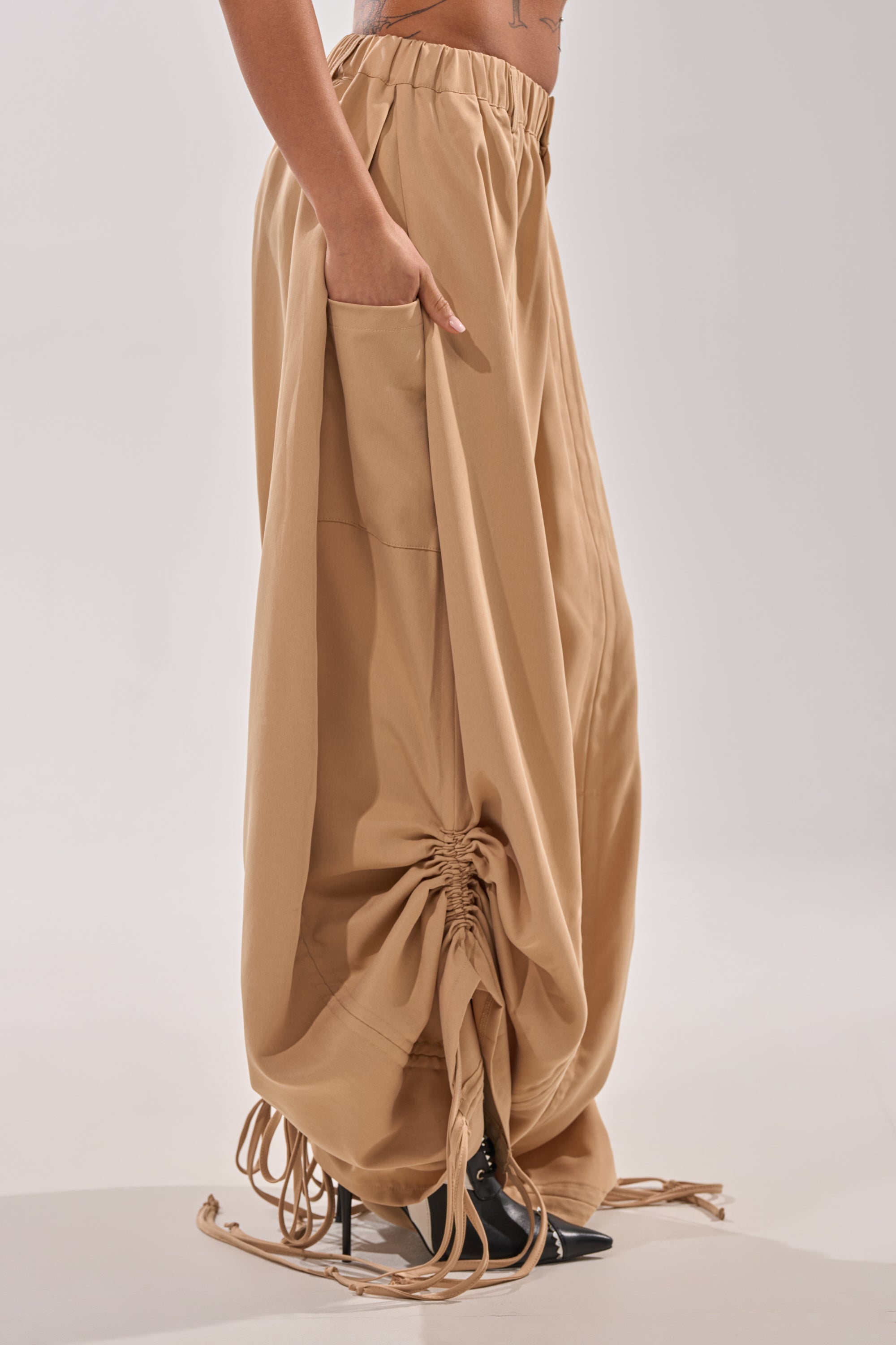 DRAMA RUCHED JOGGER IN KHAKI