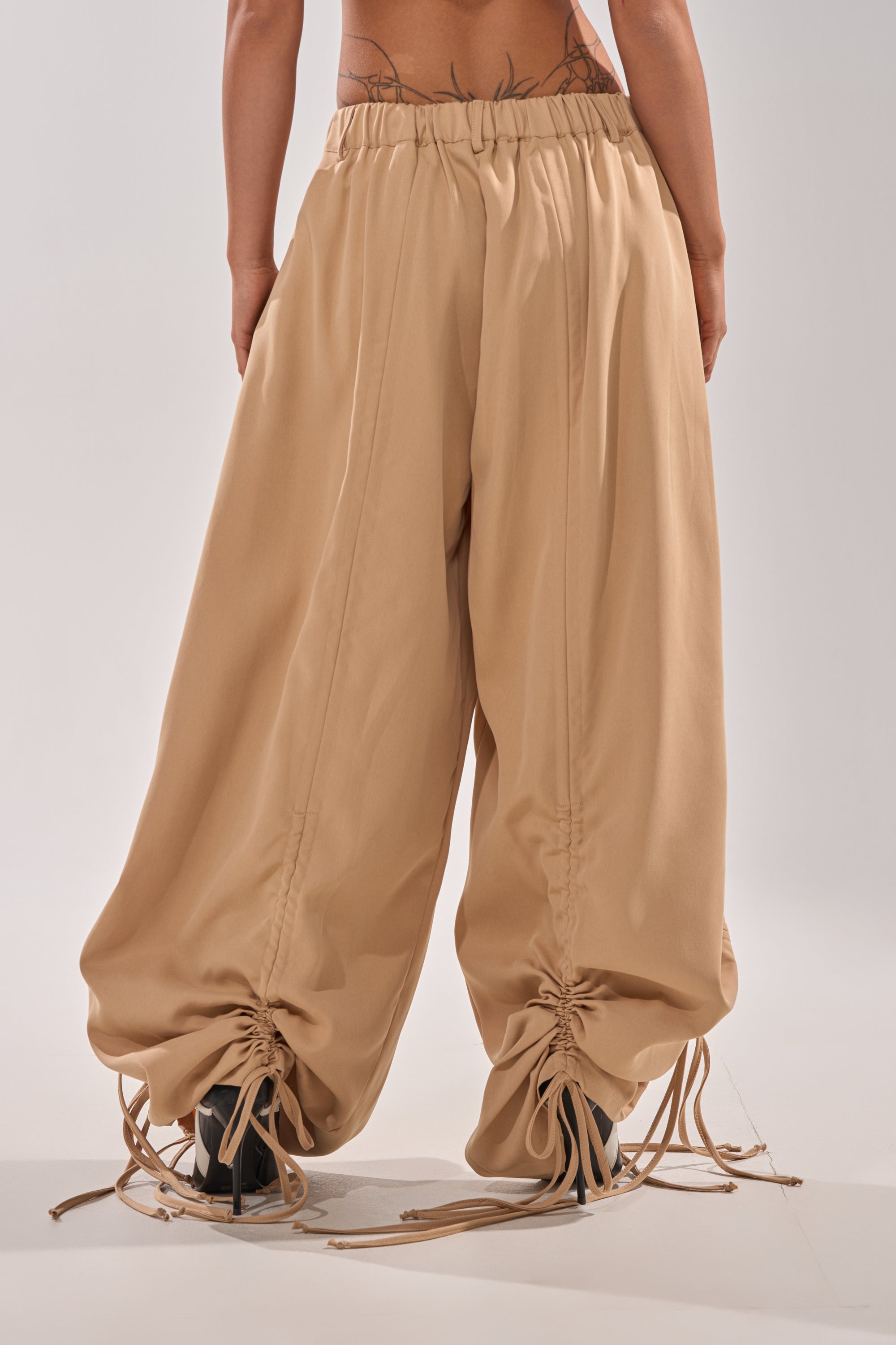 DRAMA RUCHED JOGGER IN KHAKI