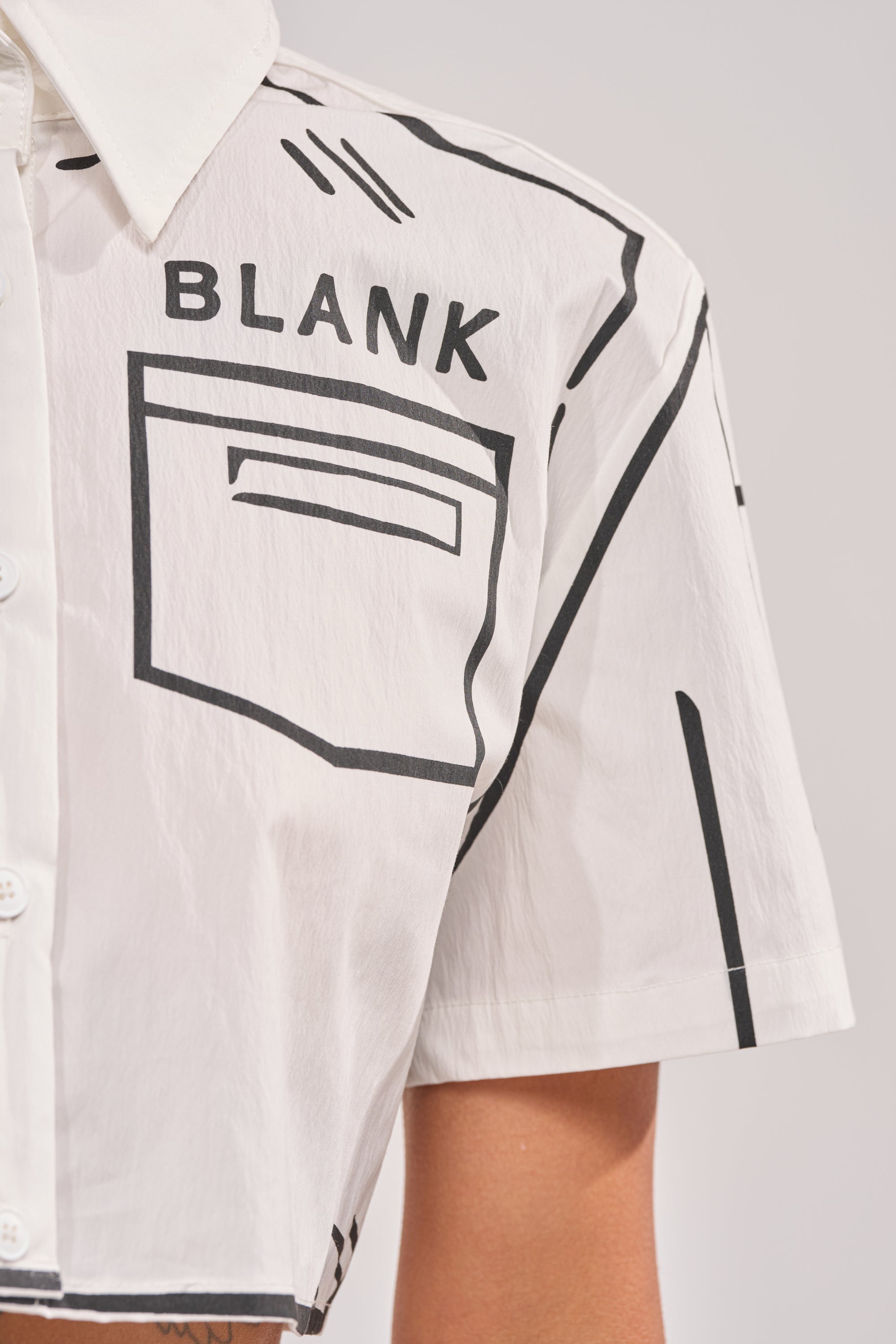 BLANK SPACE CROPPED SHORT SLEEVE BUTTON DOWN