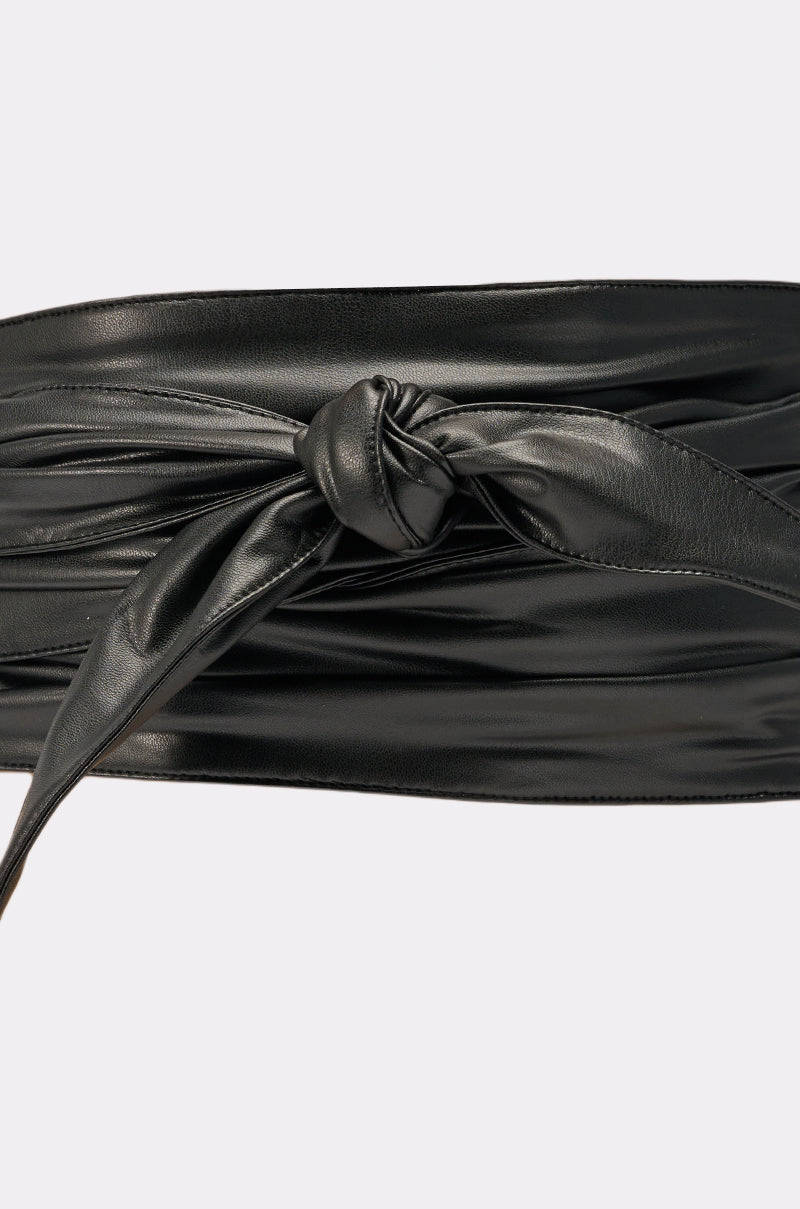 ESSENTIAL WRAP AROUND TIE BLACK BELT