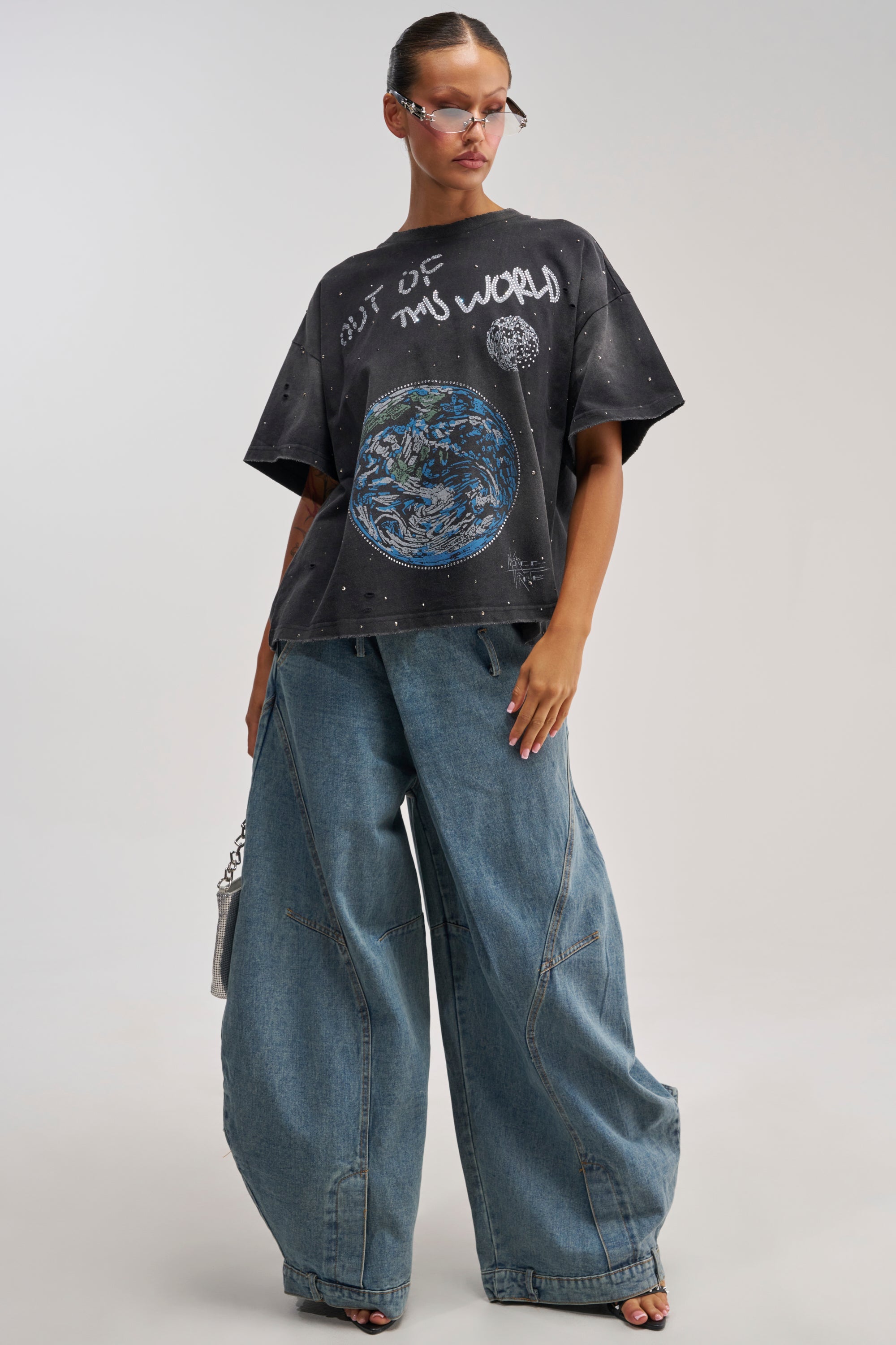 OUT OF THIS WORLD GRAPHIC TEE