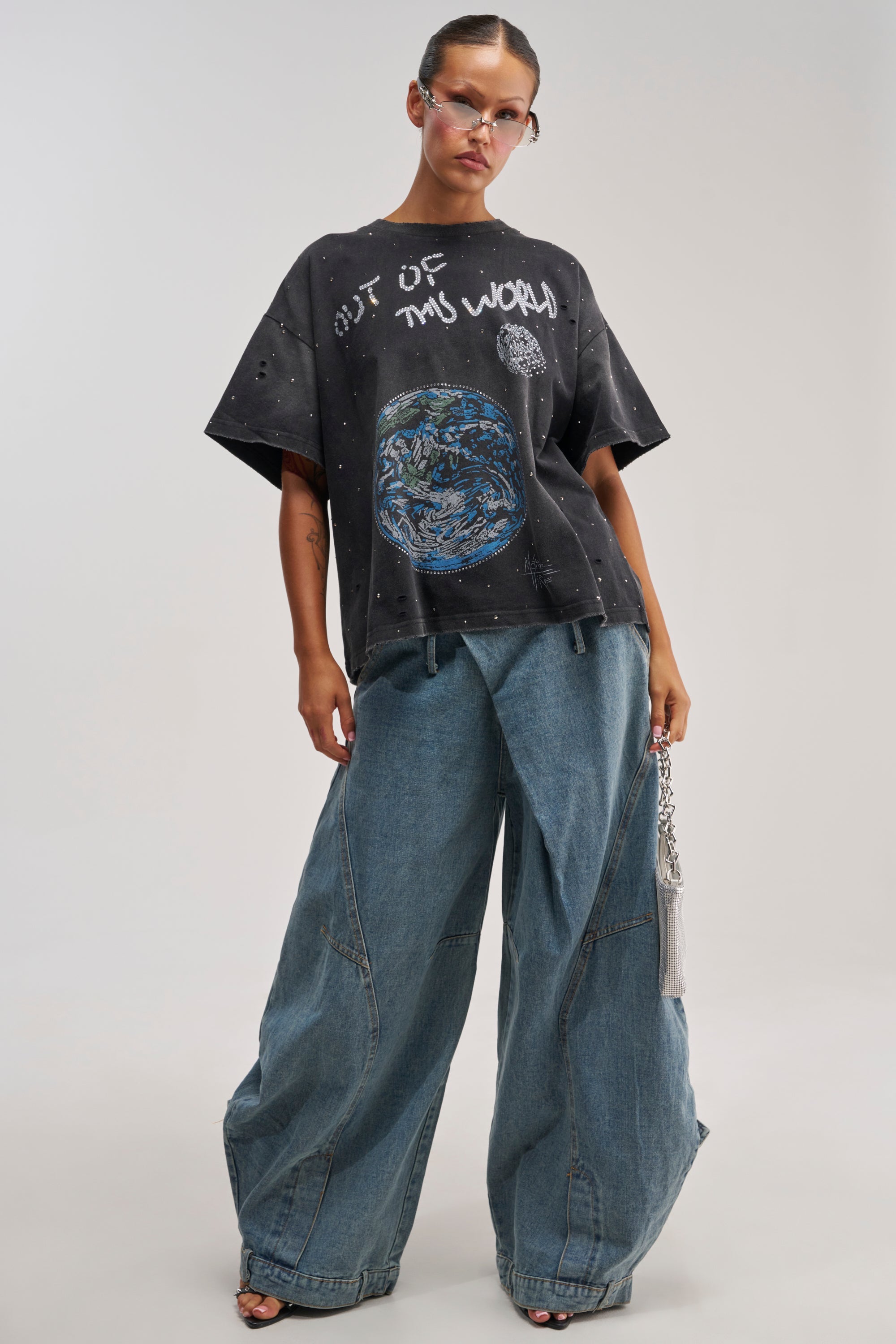 OUT OF THIS WORLD GRAPHIC TEE