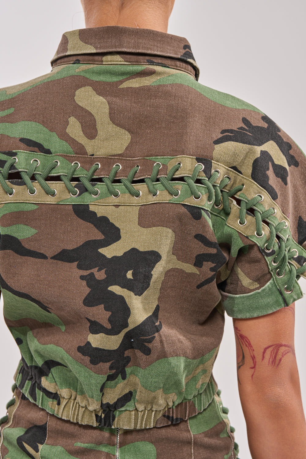 I MEAN BUSINESS CAMO BUTTON DOWN