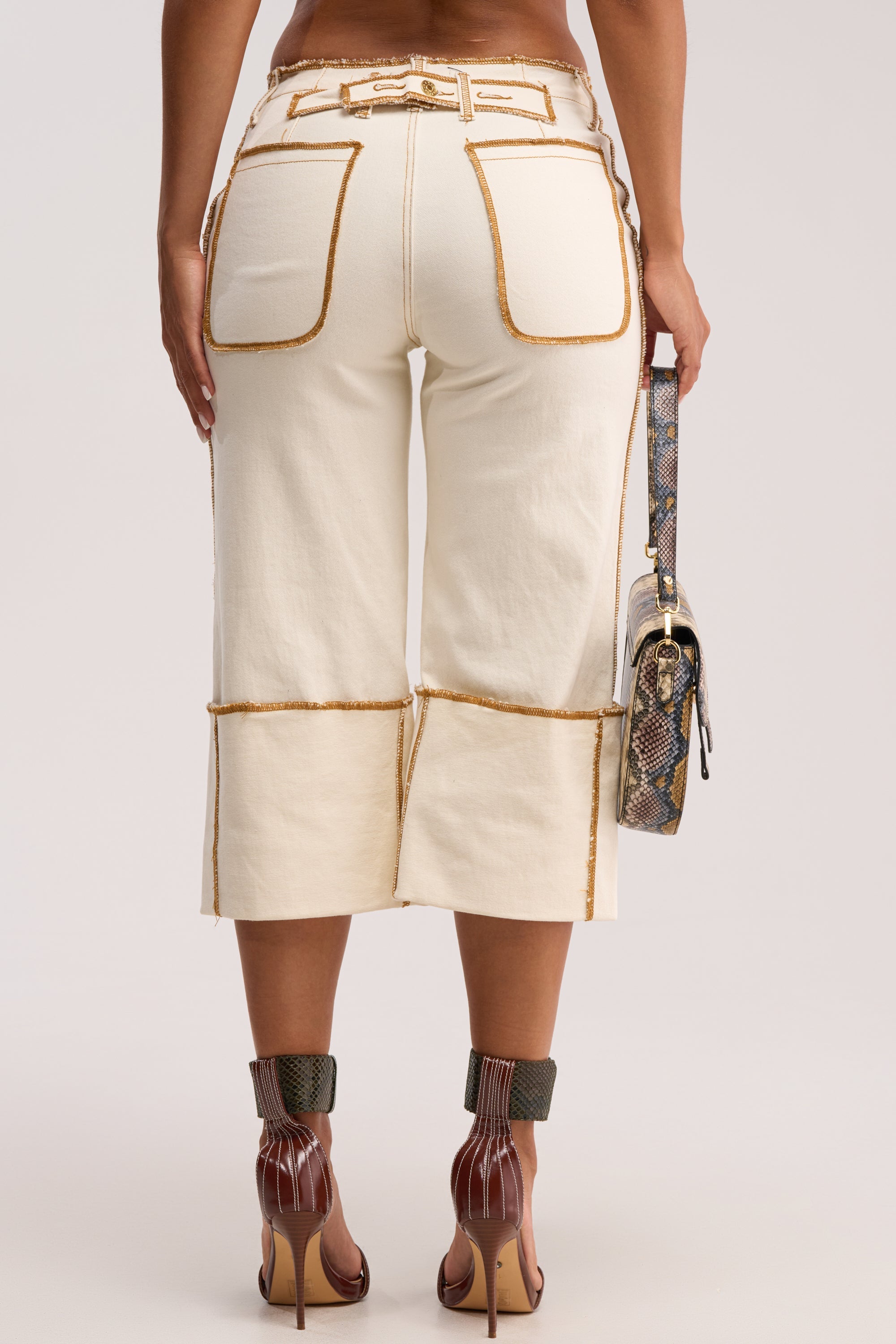 IM ALL YOURS STRAIGHT LEG CAPRI