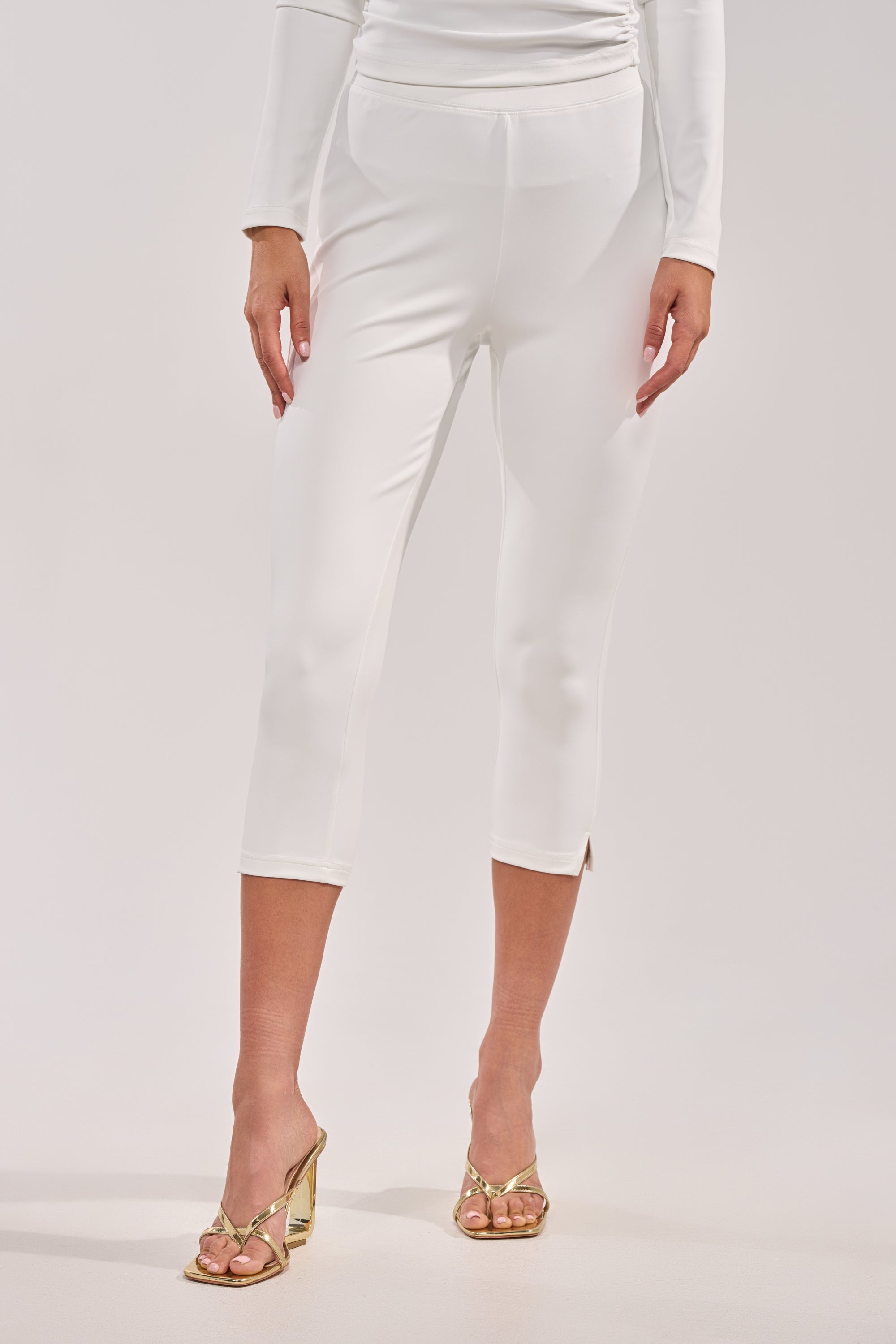 MODEL OFF DUTY CAPRI
