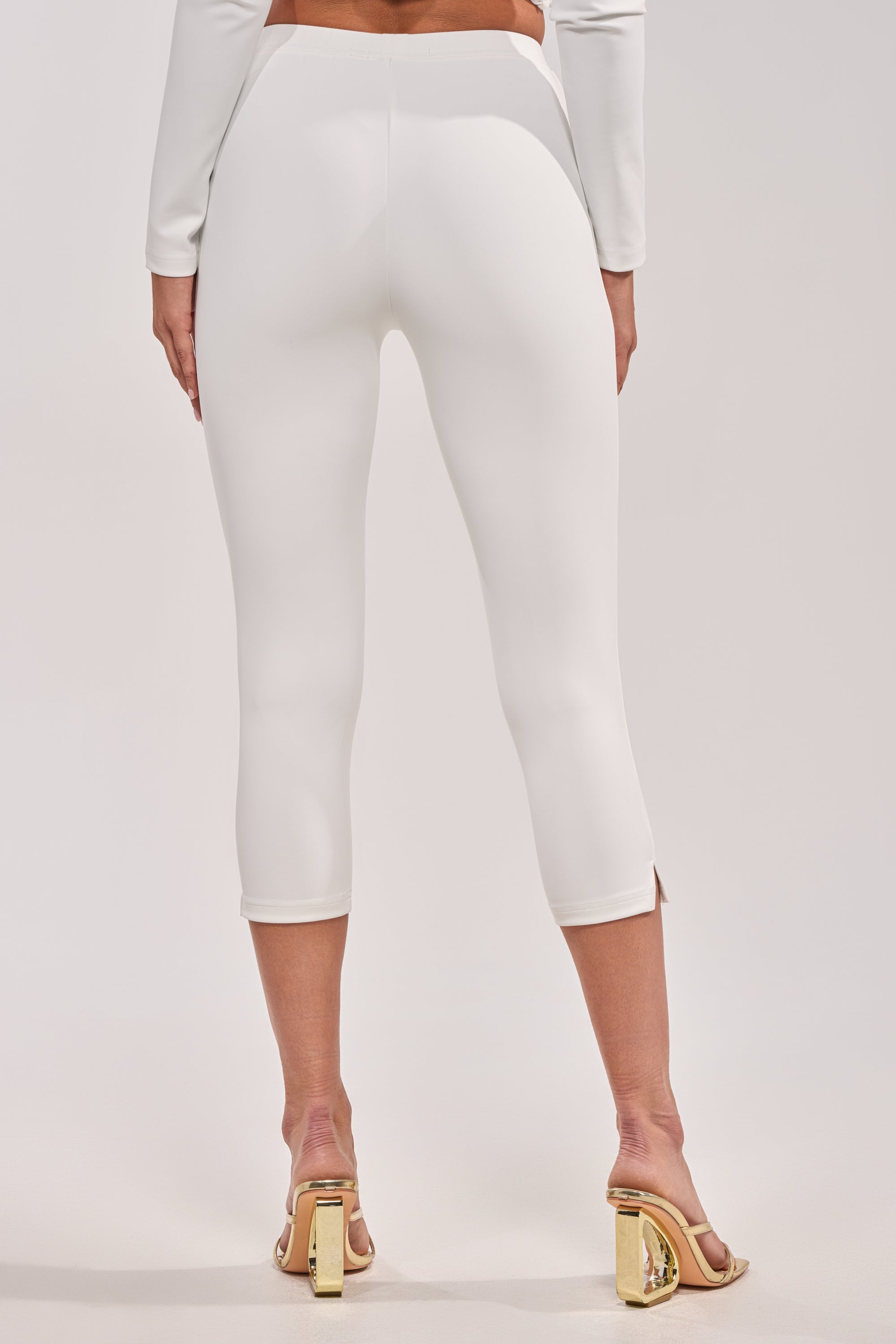 MODEL OFF DUTY CAPRI