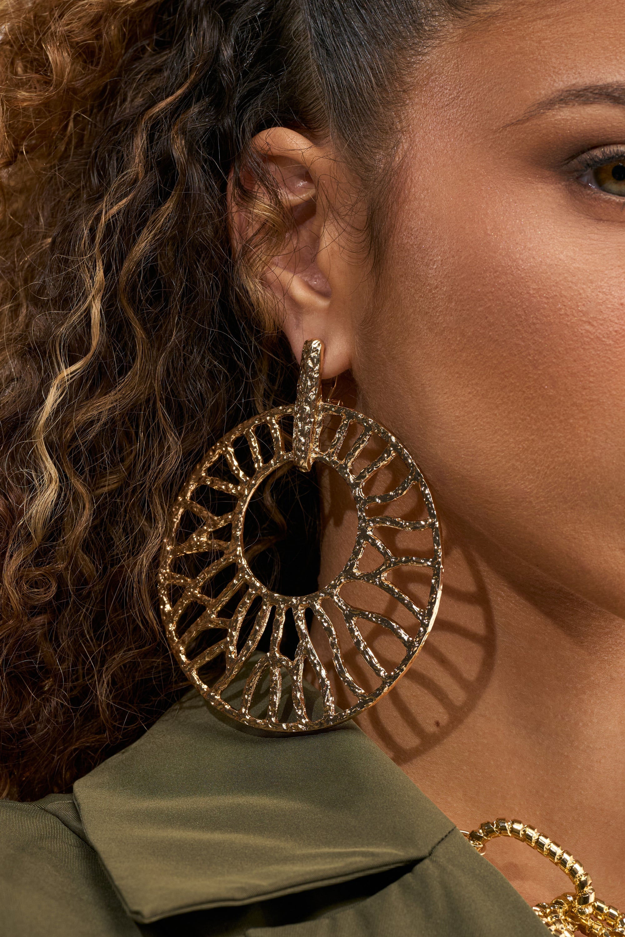ON VACATION STATEMENT EARRING