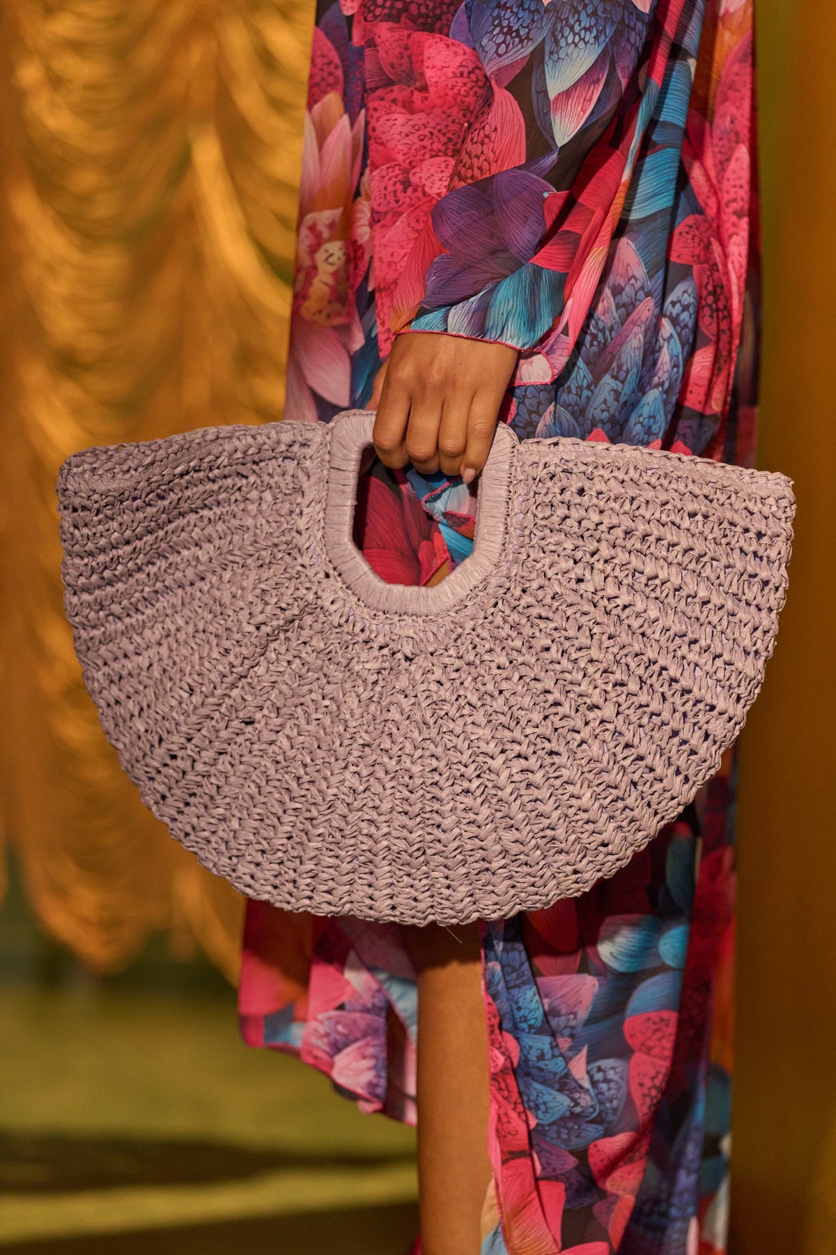 CATCHING FLIGHT RAFFIA CLUTCH