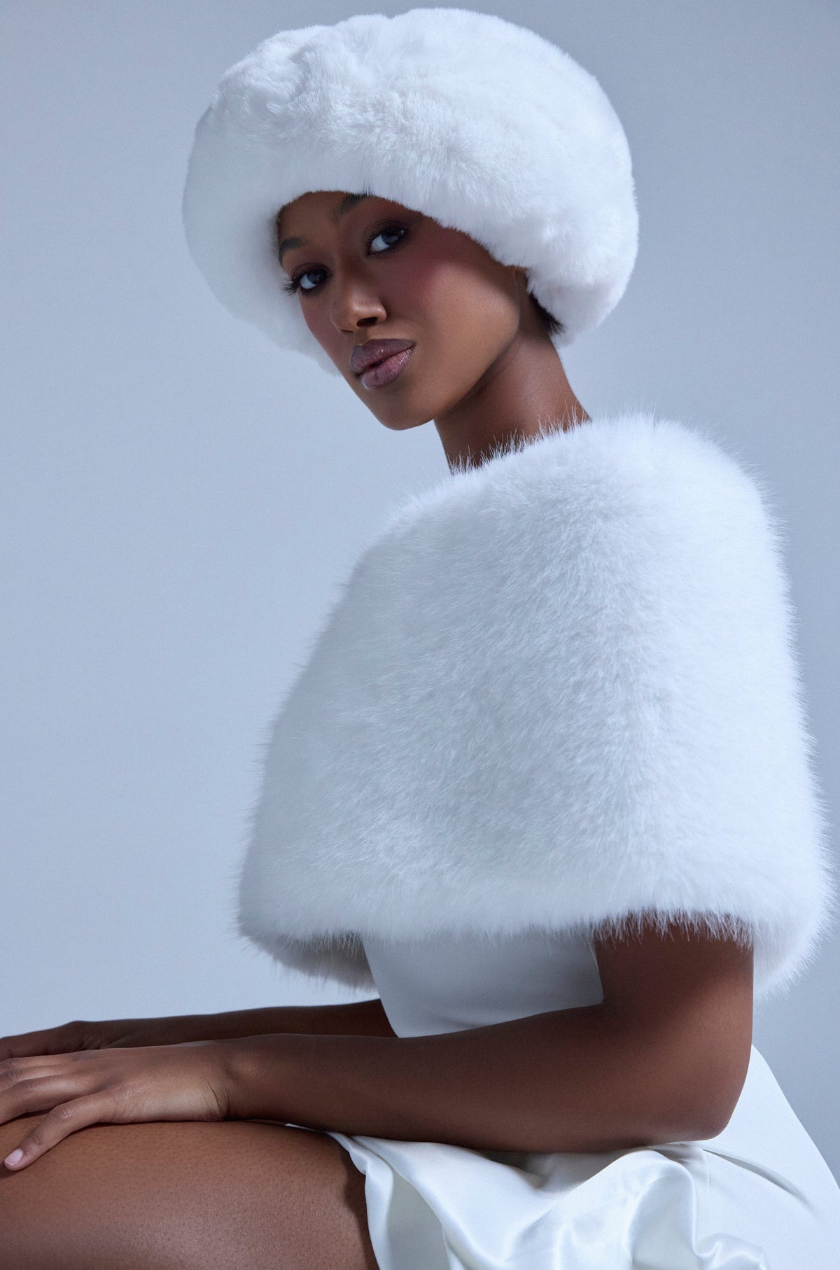 CLASSIC FAUX FUR SHAWL