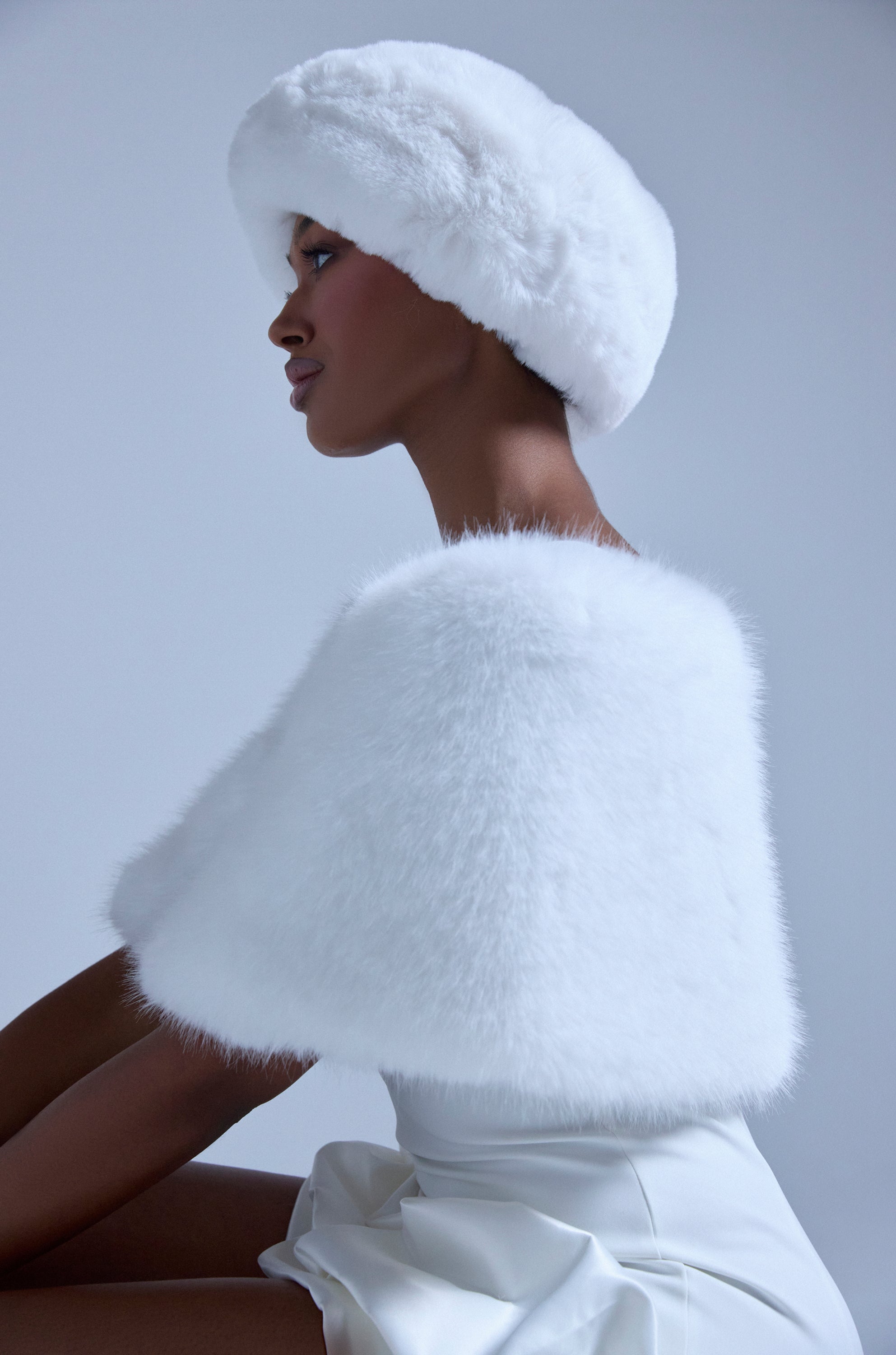 CLASSIC FAUX FUR SHAWL