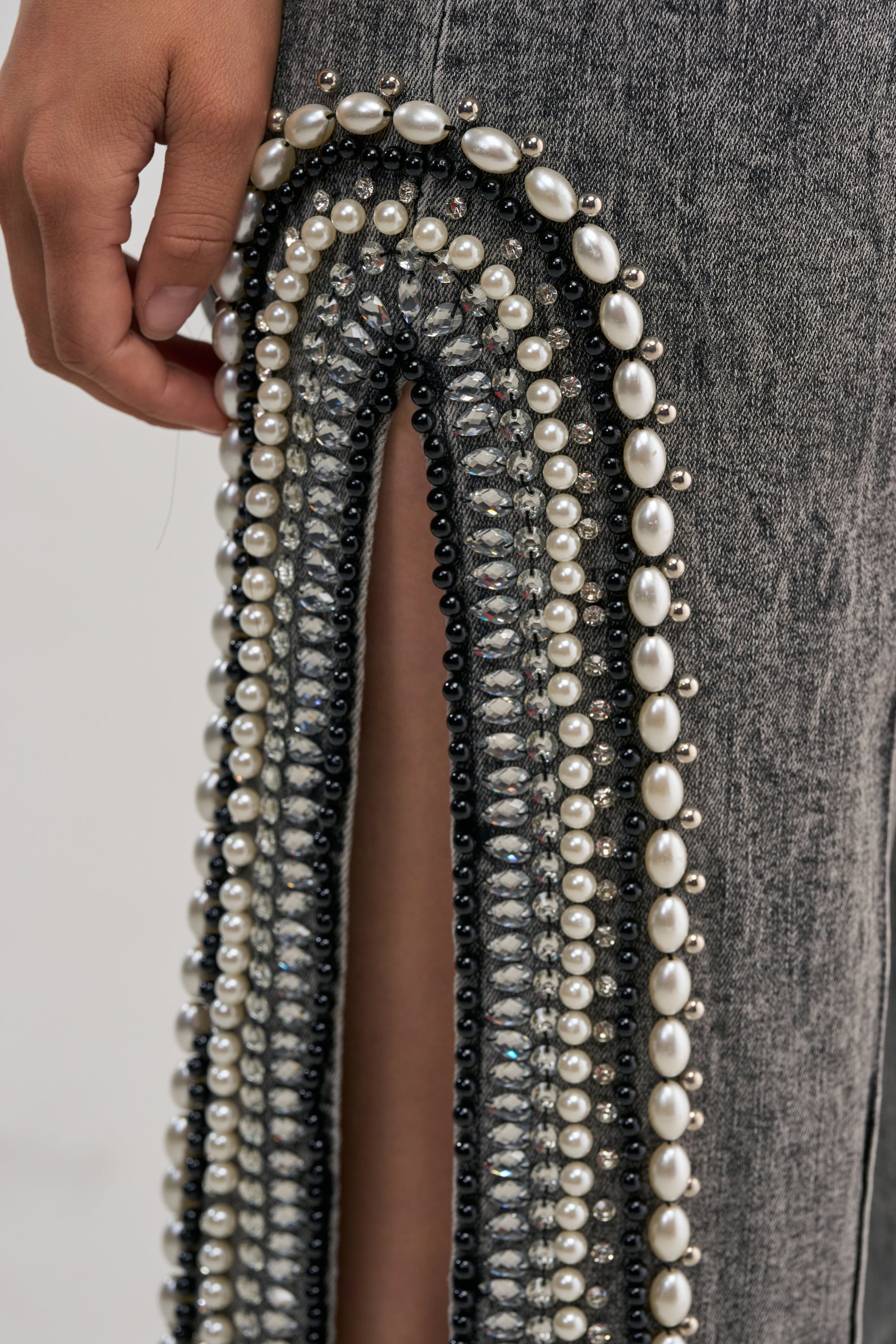 LUXURIOUS DENIM PANTS WITH SIDE SLITS IN GREY