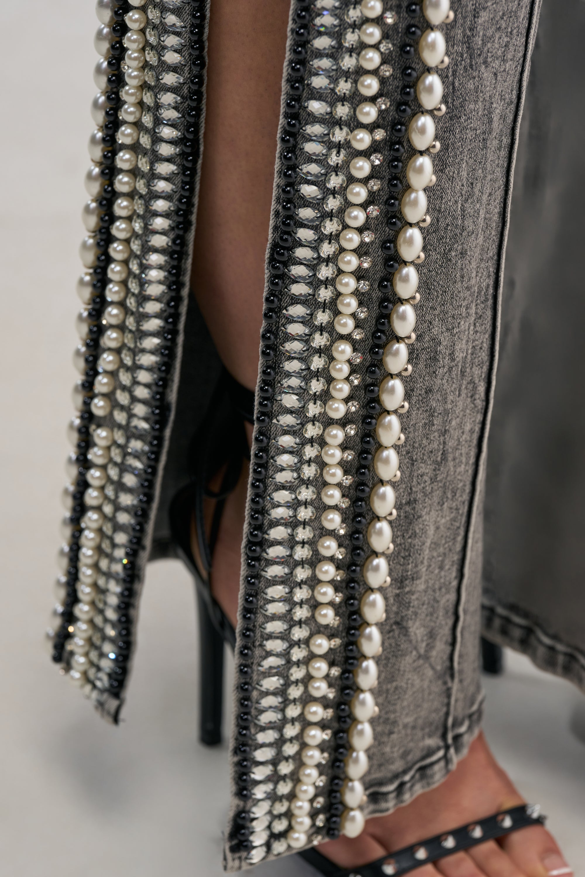 LUXURIOUS DENIM PANTS WITH SIDE SLITS IN GREY