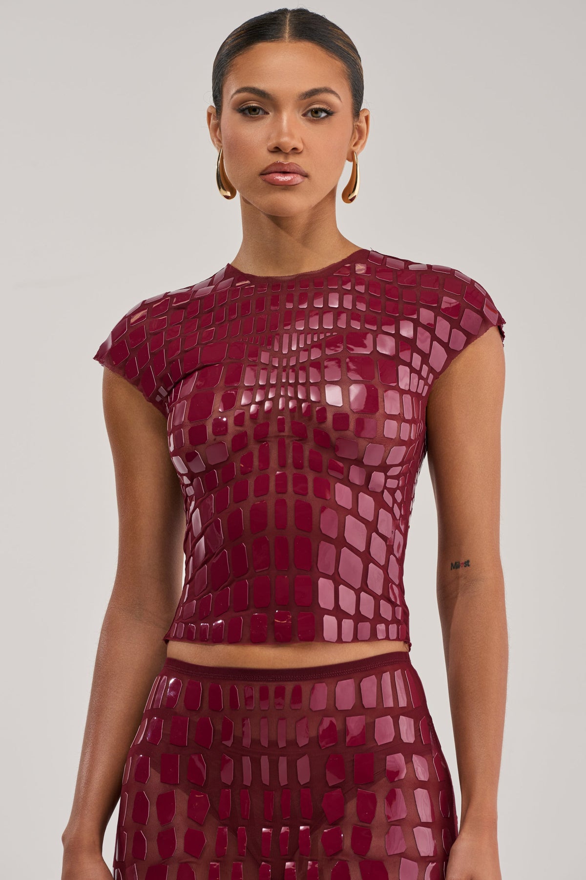 SEE THROUGH ME TOP IN BURGUNDY