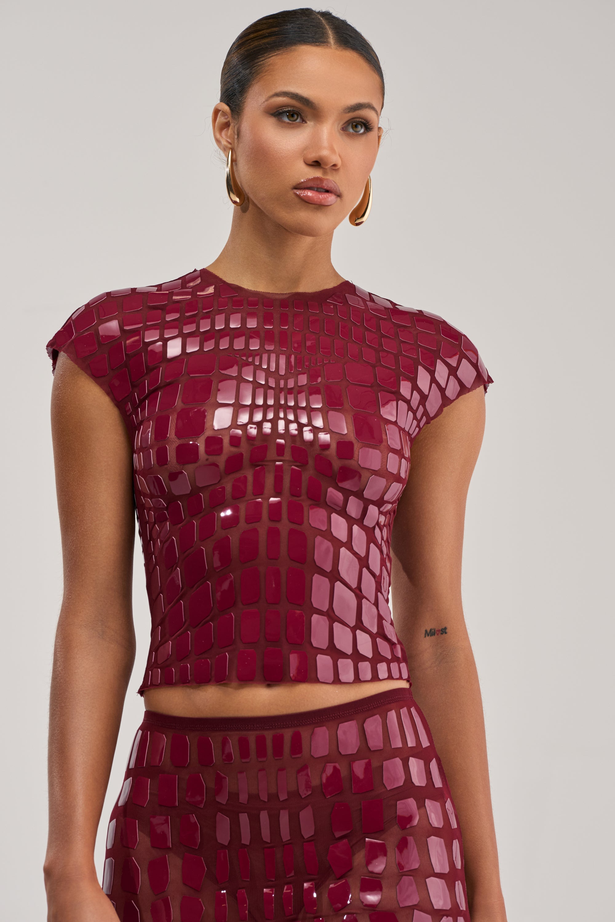 SEE THROUGH ME TOP IN BURGUNDY